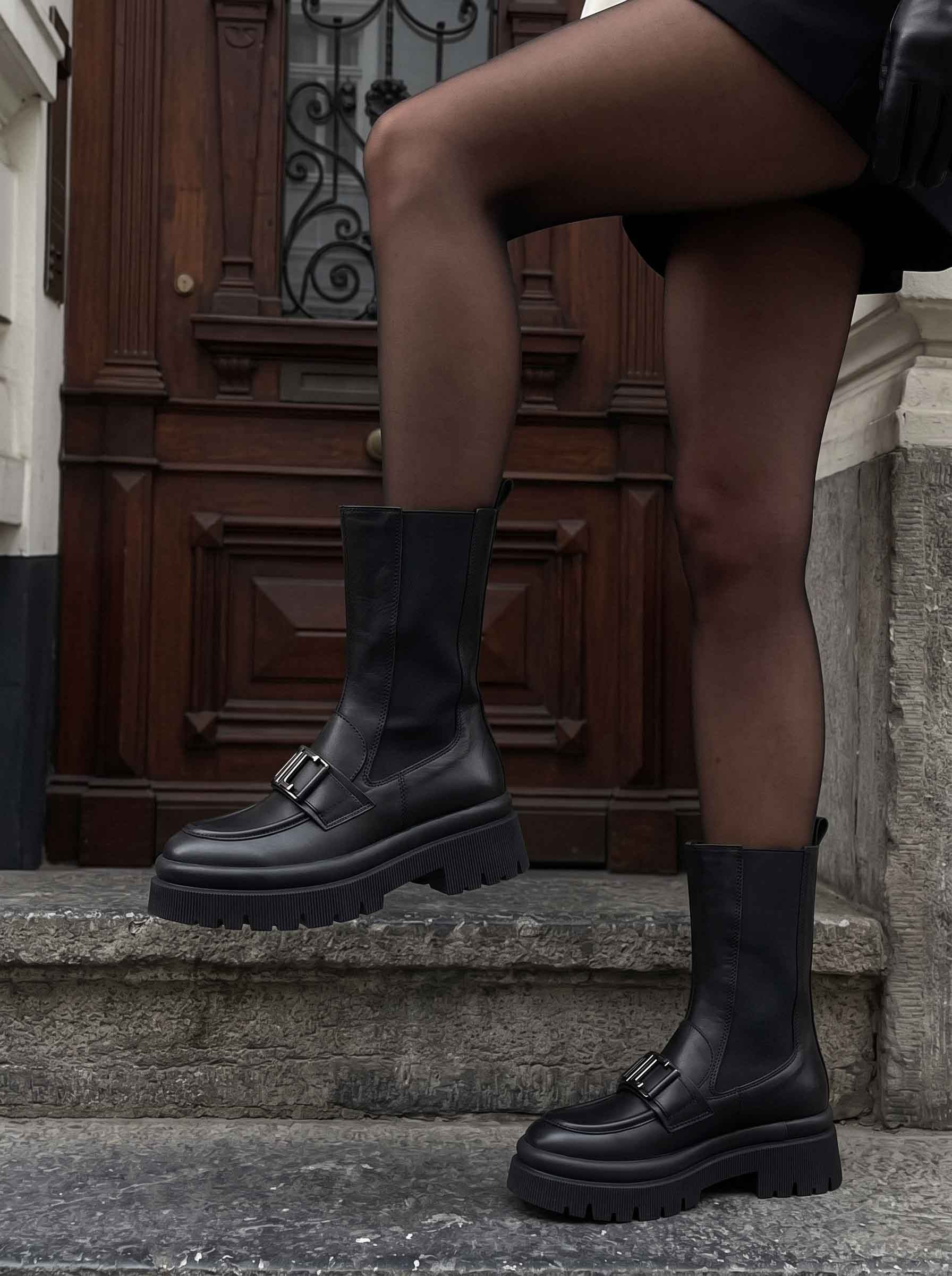 French Siyah Deri Kadın Bot