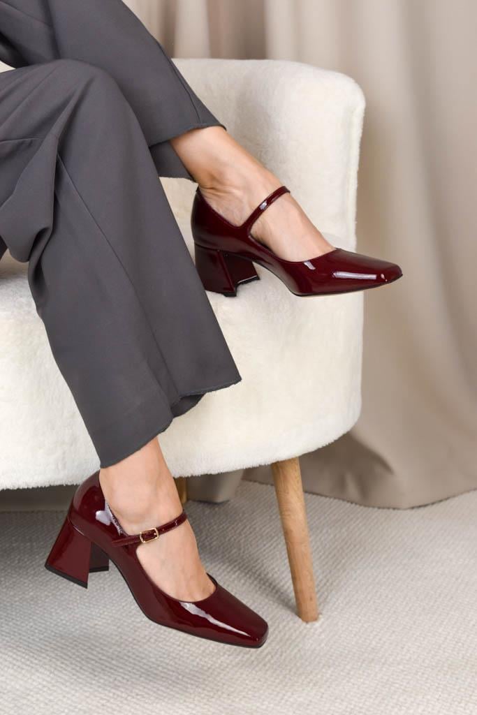 Jane Bordo Rugan Kalın Topuk Detaylı Stiletto