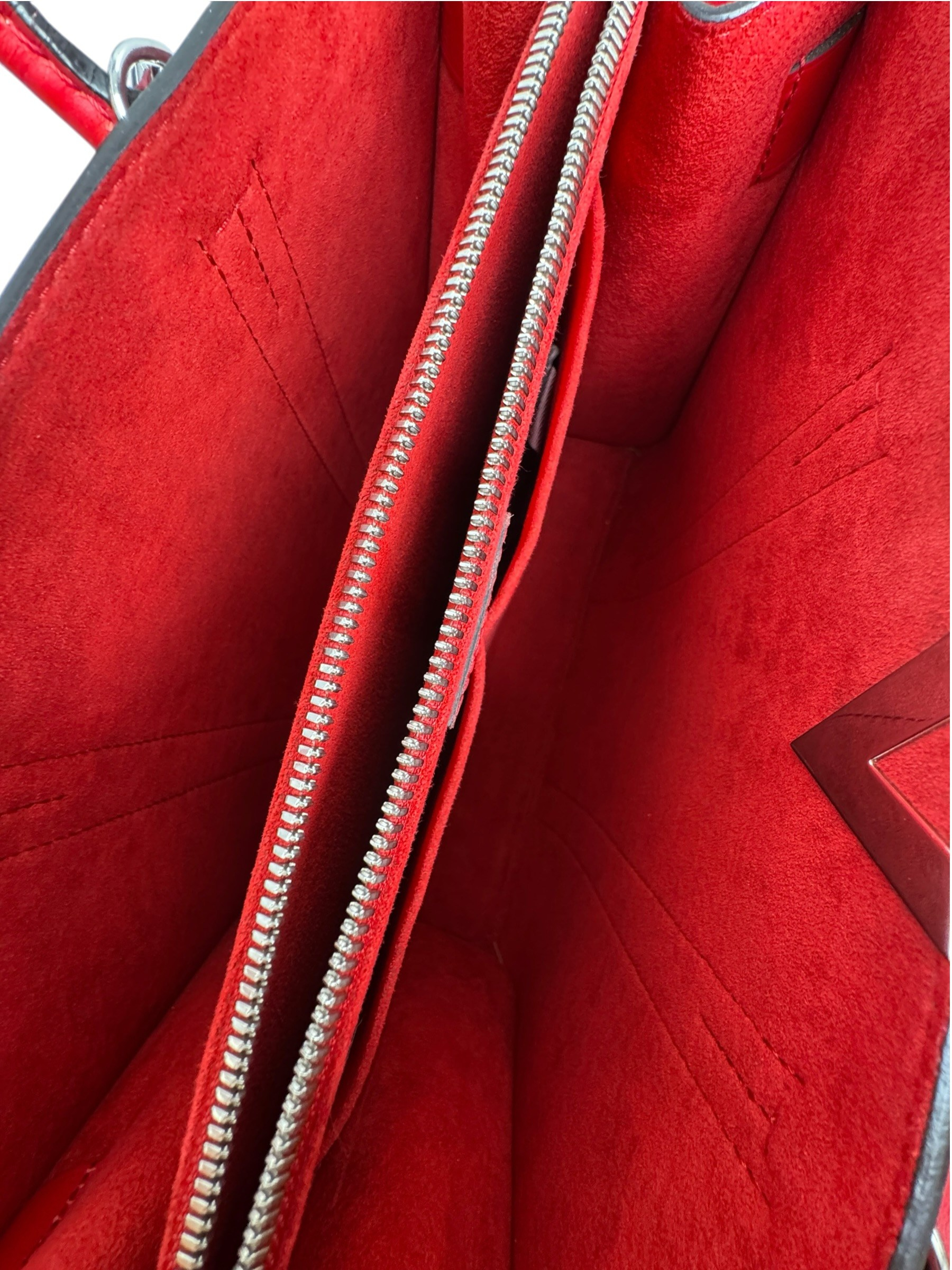  LOUIS VUITTON RED V LOGO VERY MM BAG