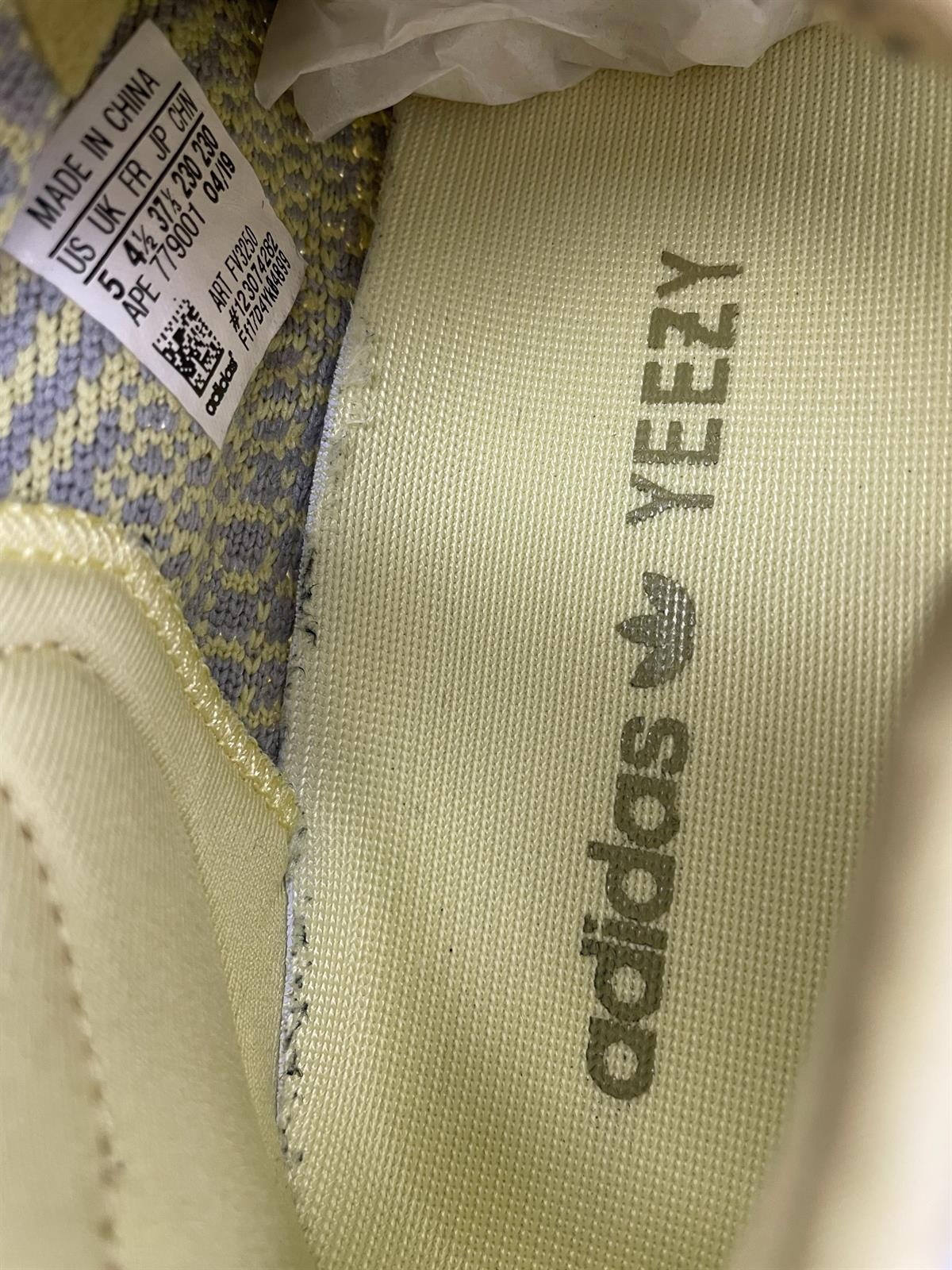  YEEZY SNEAKERS