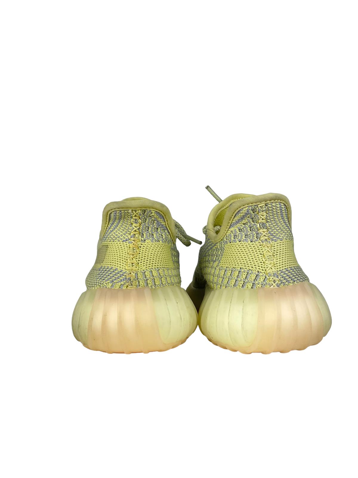  YEEZY SNEAKERS