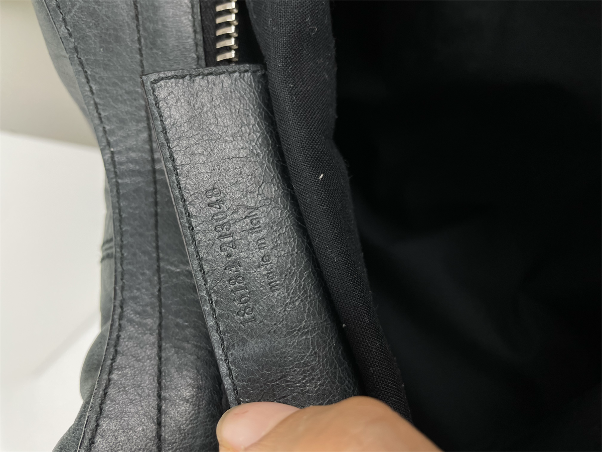 BALENCIAGA CHEVRE GIANT BAG