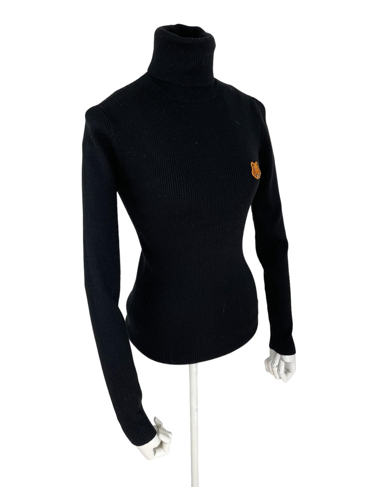 BLACK SWEATER