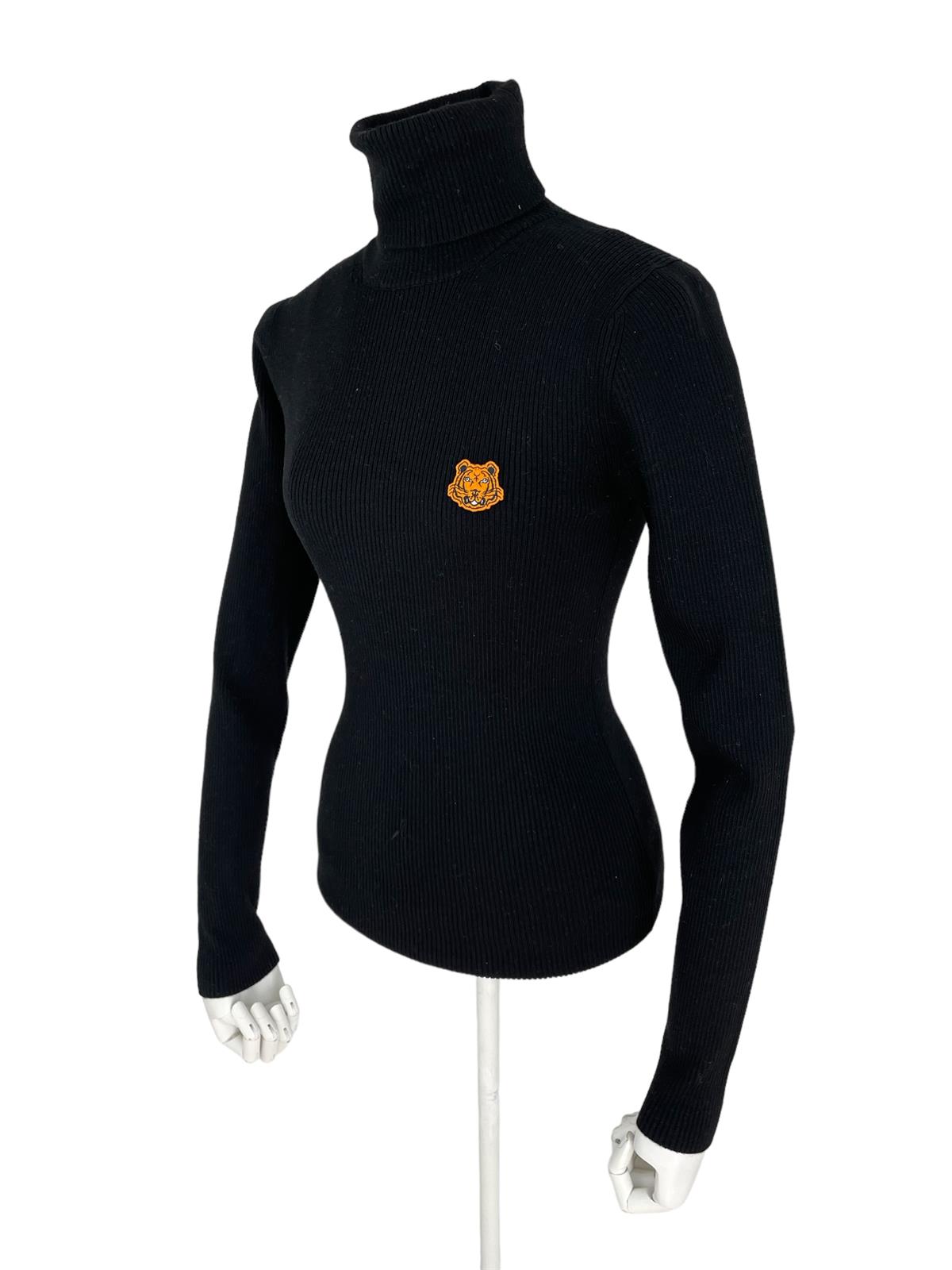 BLACK SWEATER