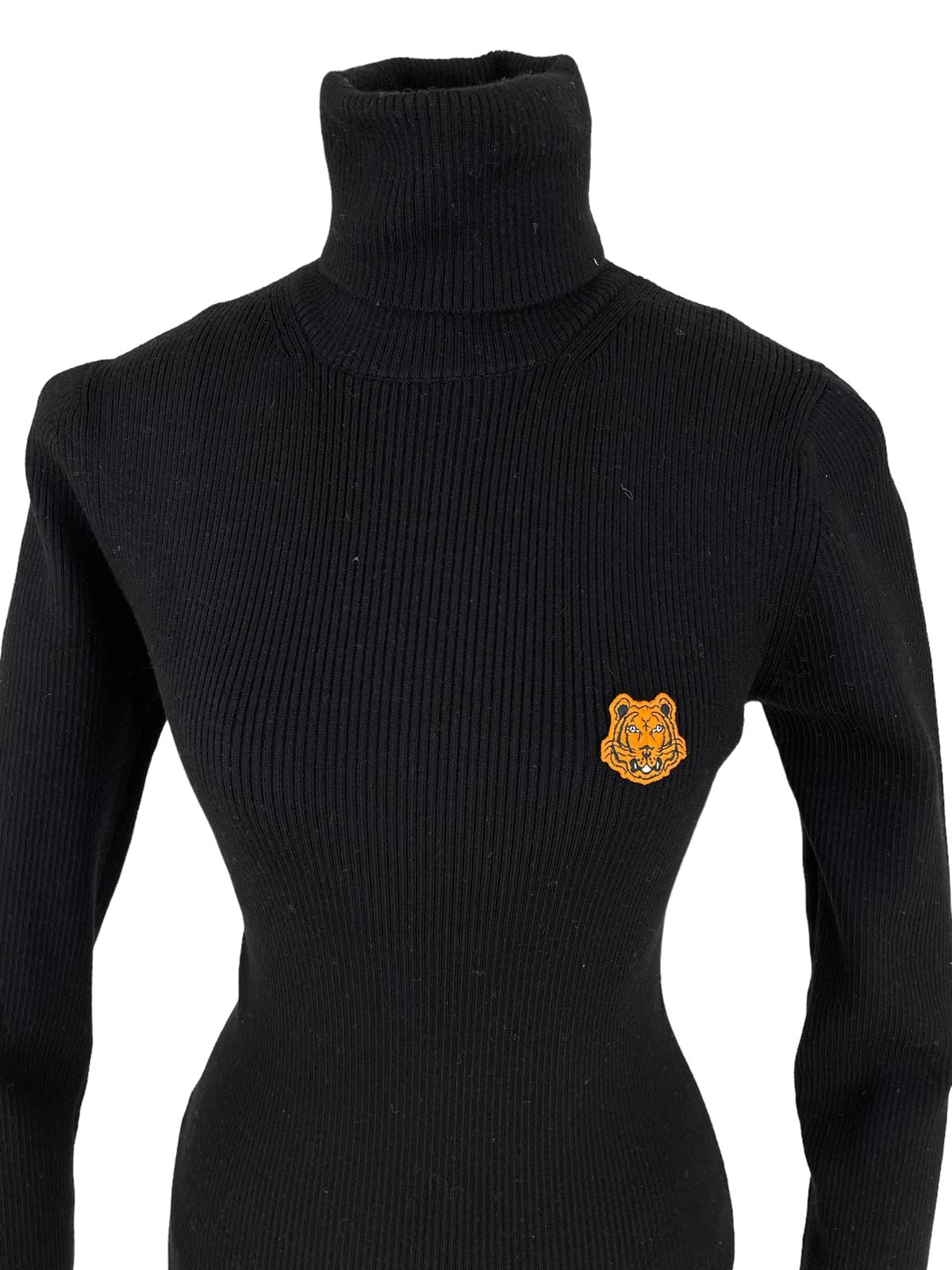 BLACK SWEATER