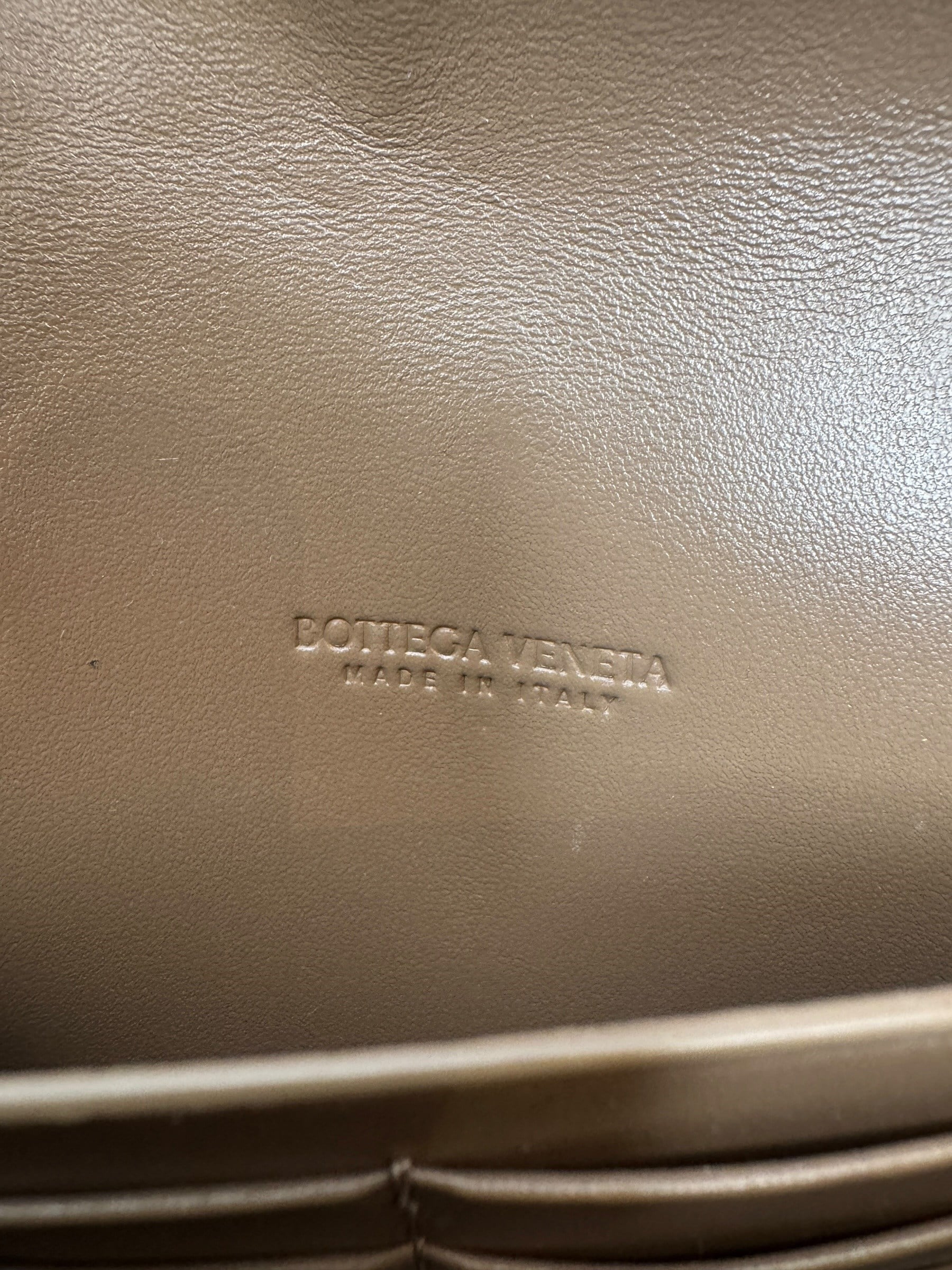 BOTTEGA VENETA ANDIAMO CLUCTH BAG