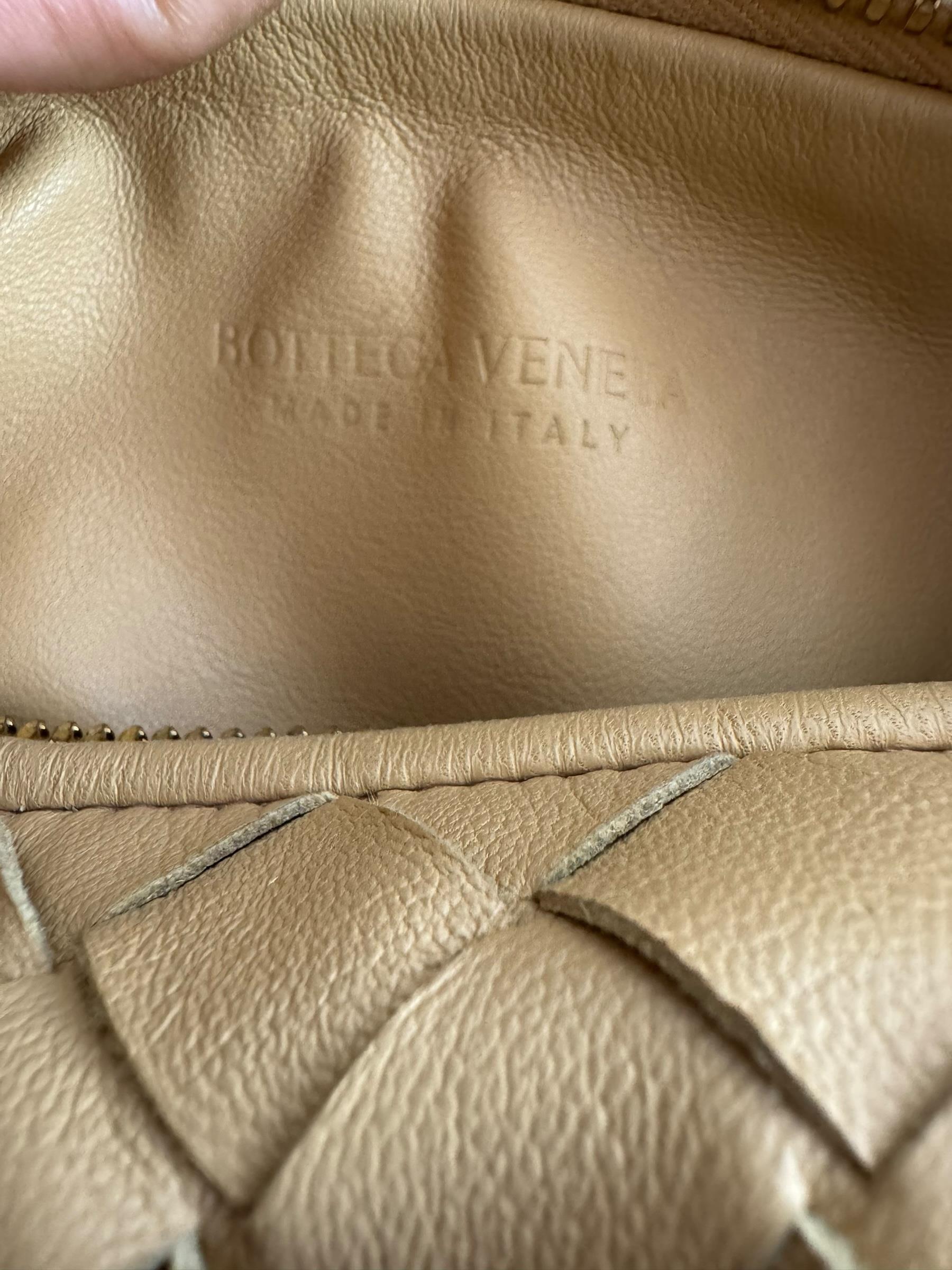 BOTTEGA VENETA BEIGE JODIE BAG