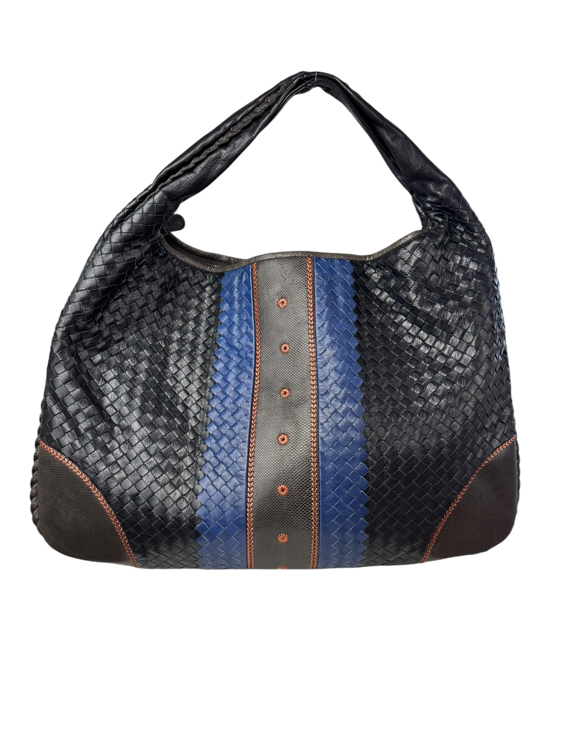 BOTTEGA VENETA BLACK HOBO BAG