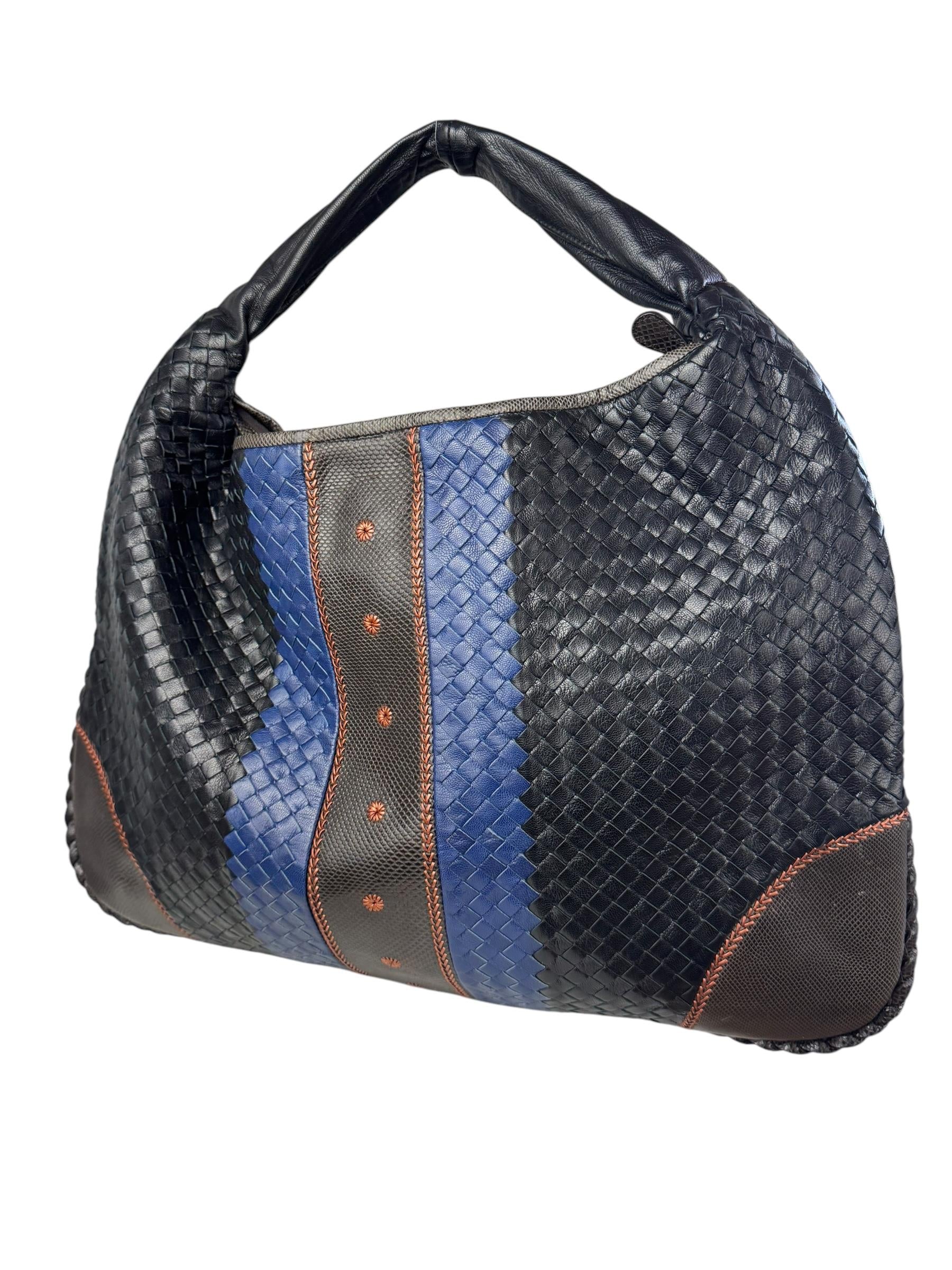 BOTTEGA VENETA BLACK HOBO BAG