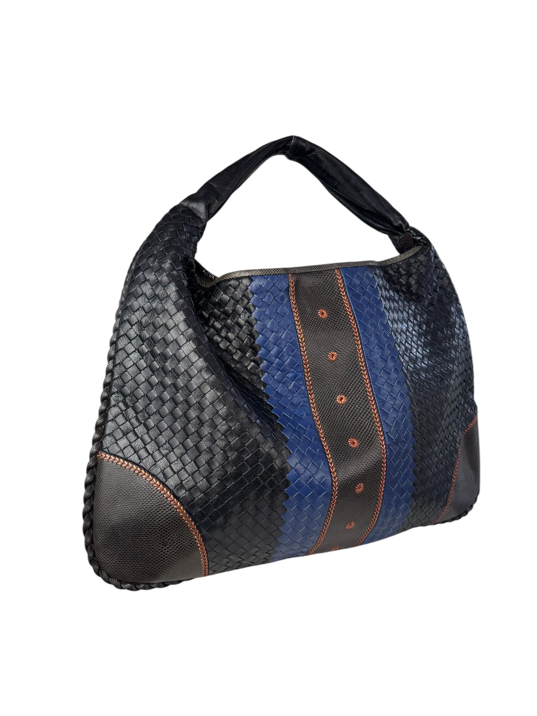 BOTTEGA VENETA BLACK HOBO BAG