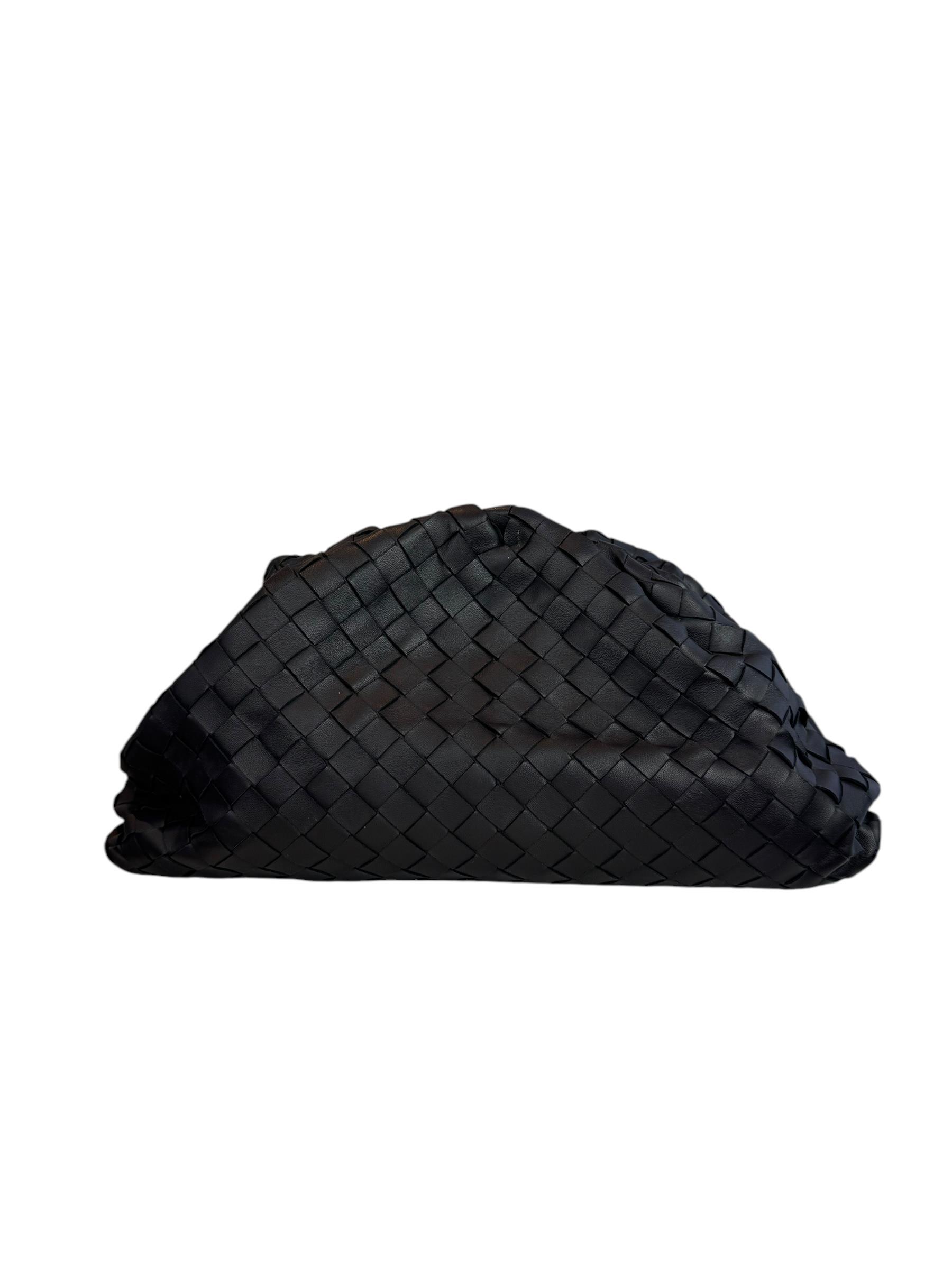 BOTTEGA VENETA BLACK LEATHER POUCH