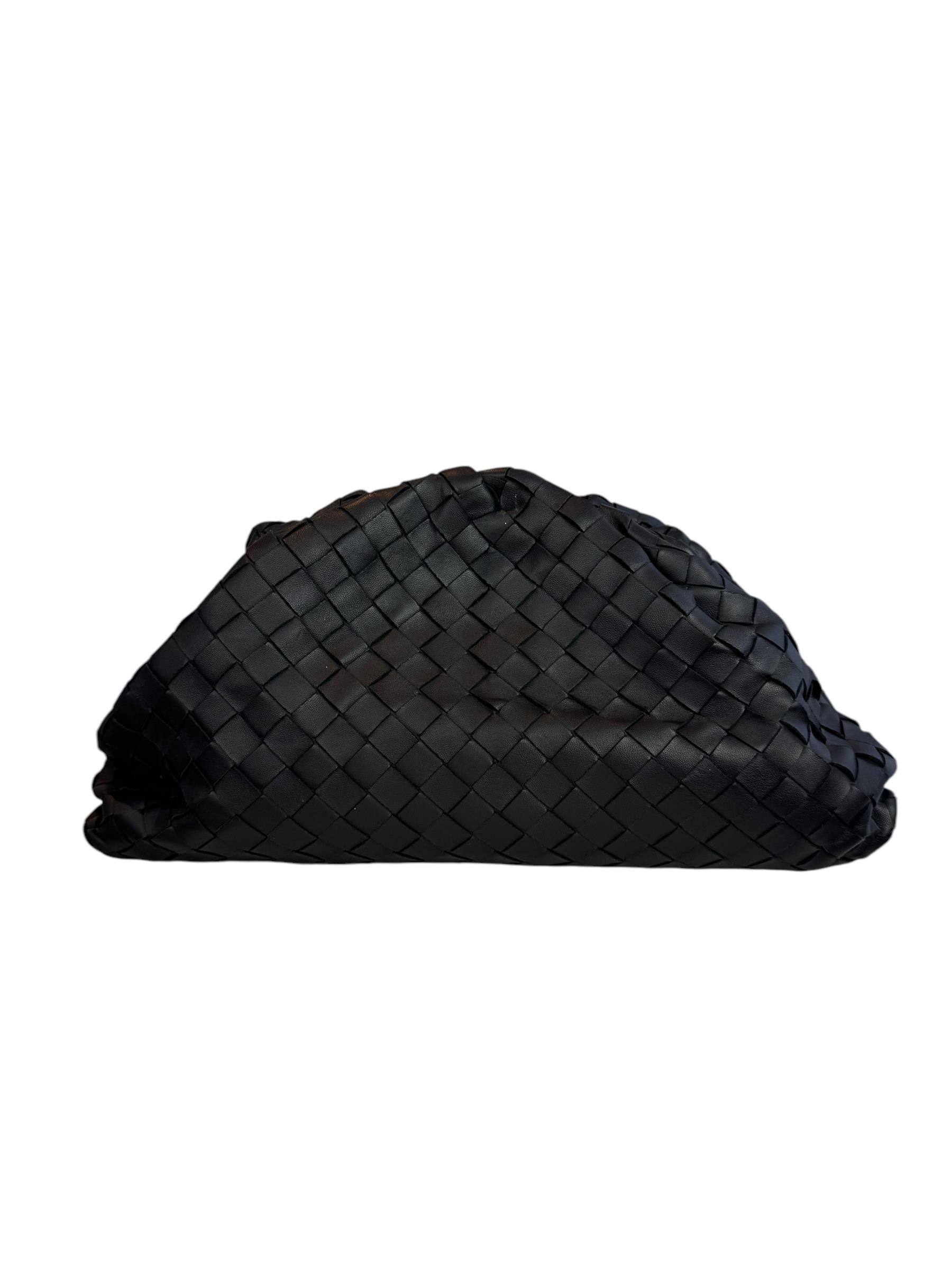 BOTTEGA VENETA BLACK LEATHER POUCH