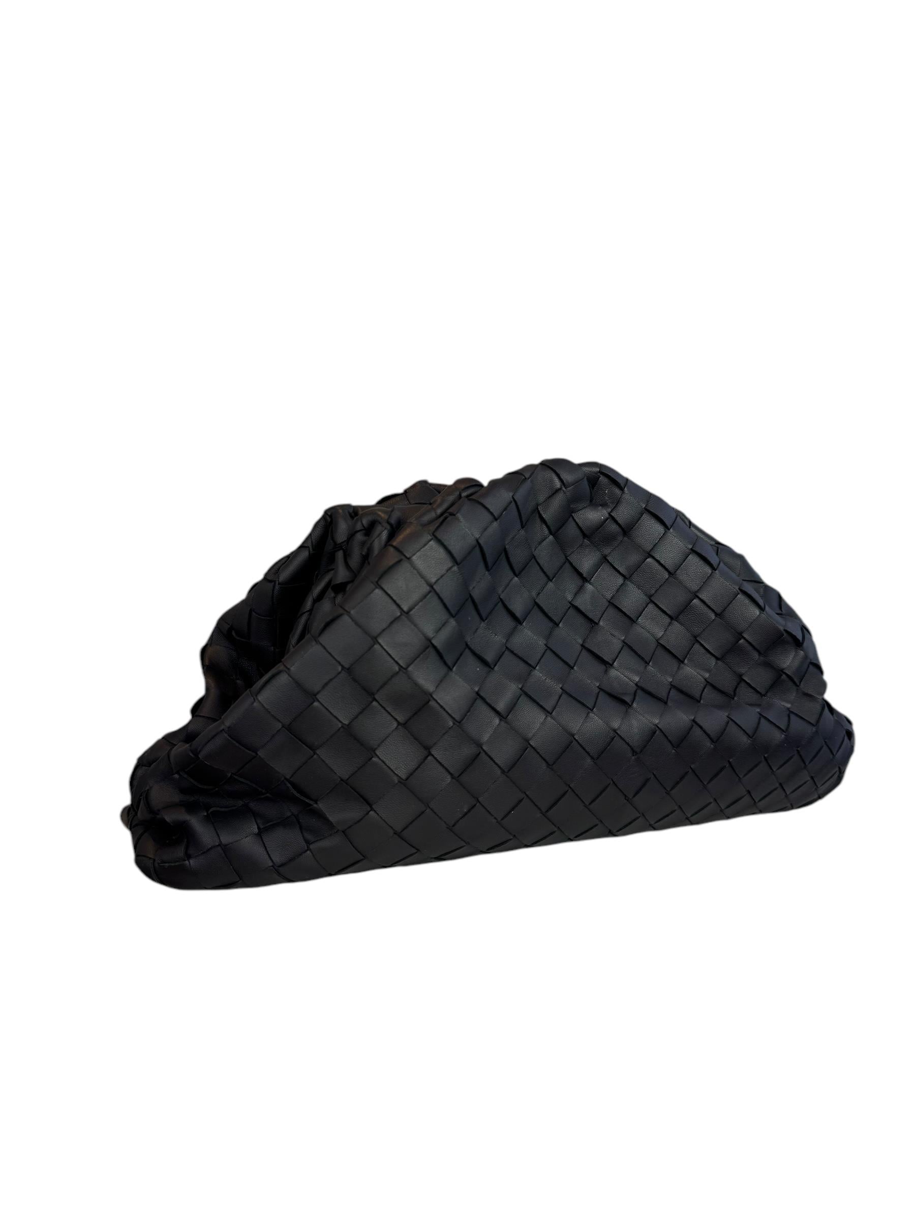 BOTTEGA VENETA BLACK LEATHER POUCH