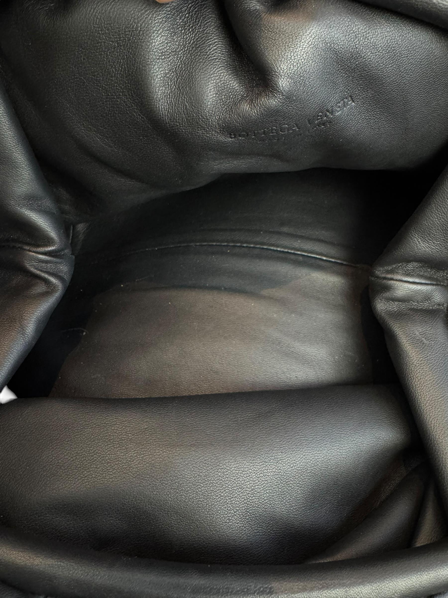 BOTTEGA VENETA BLACK LEATHER POUCH