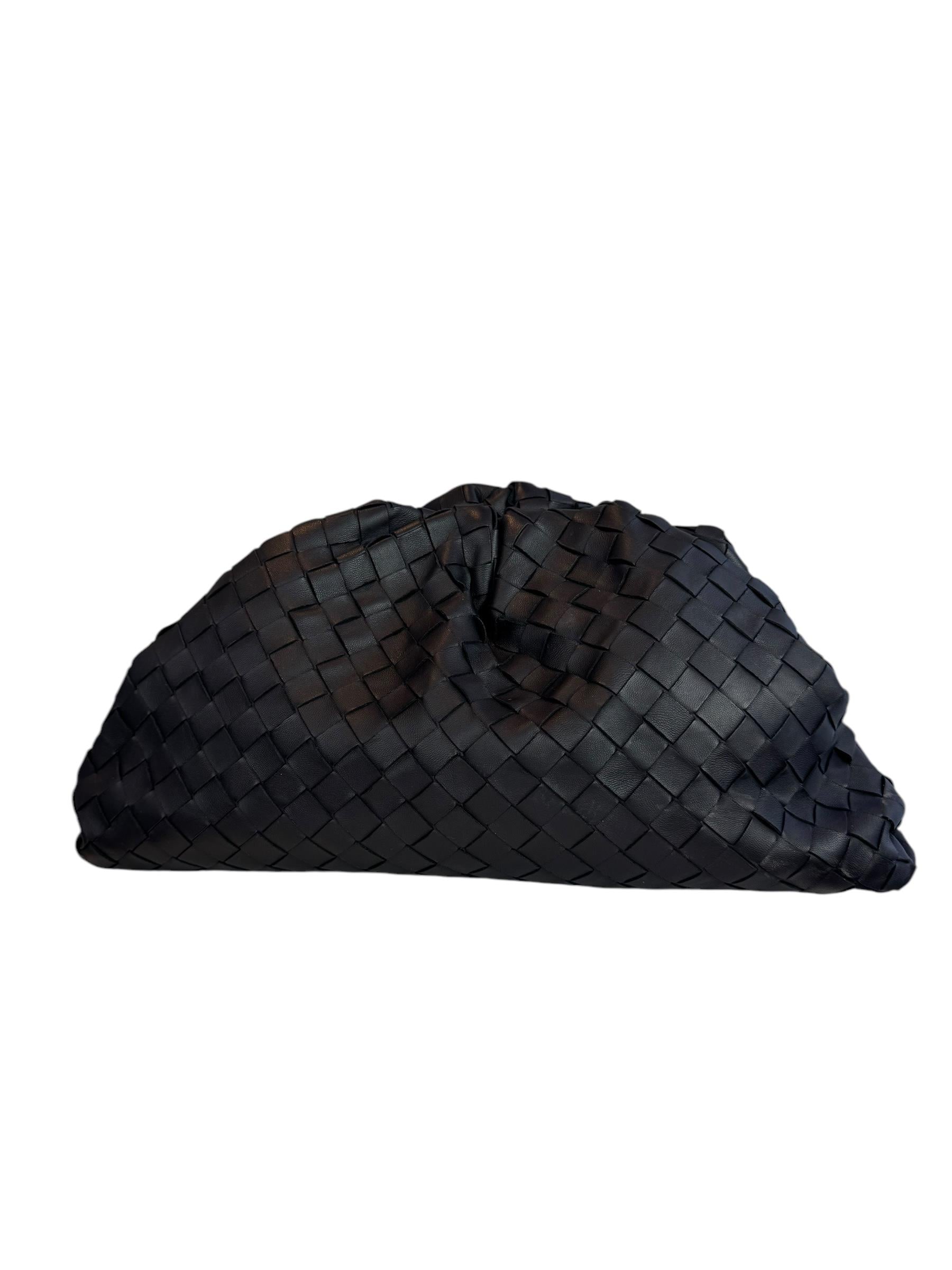 BOTTEGA VENETA BLACK LEATHER POUCH