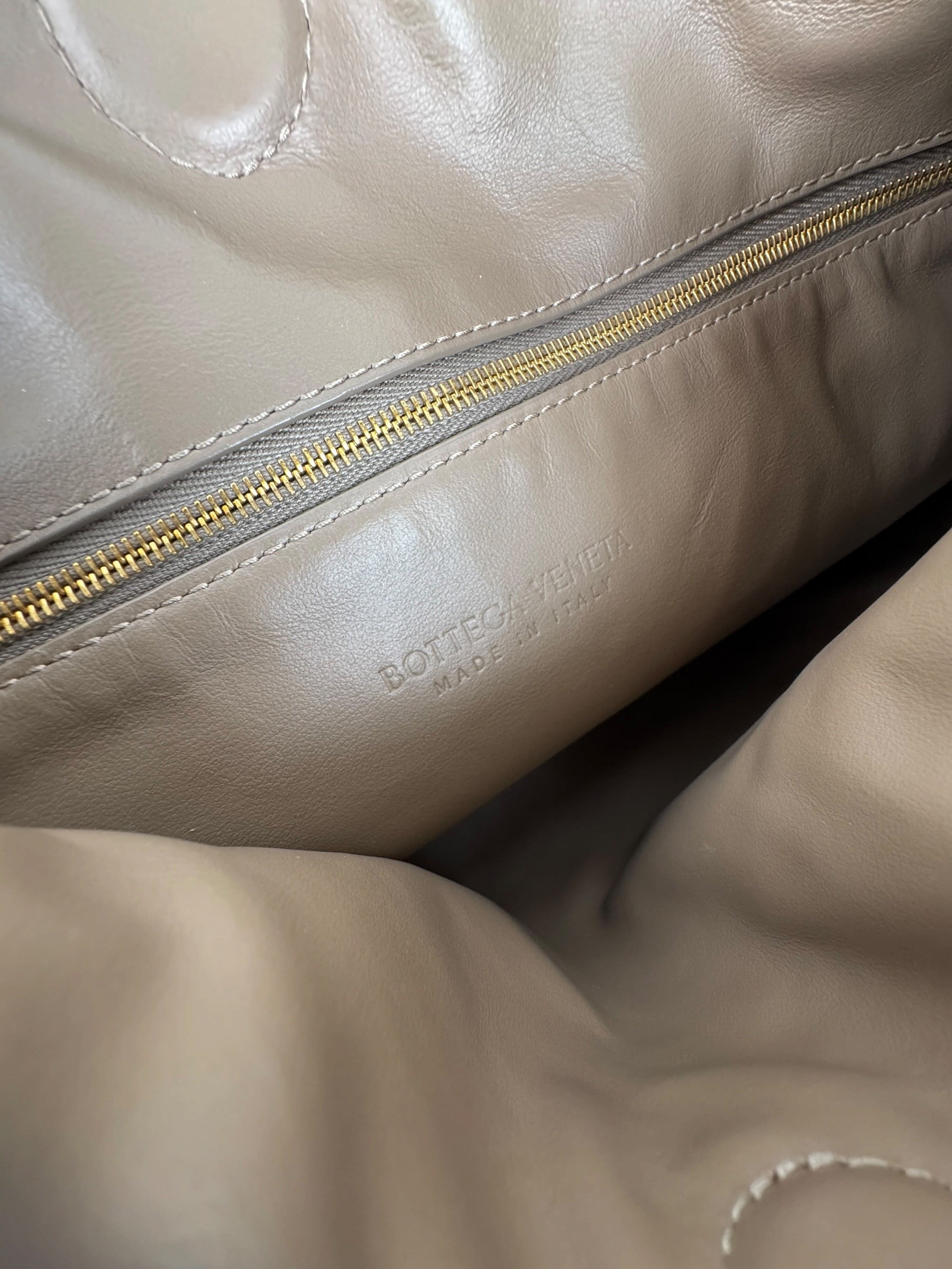 BOTTEGA VENETA MEDIUM HOP BAG