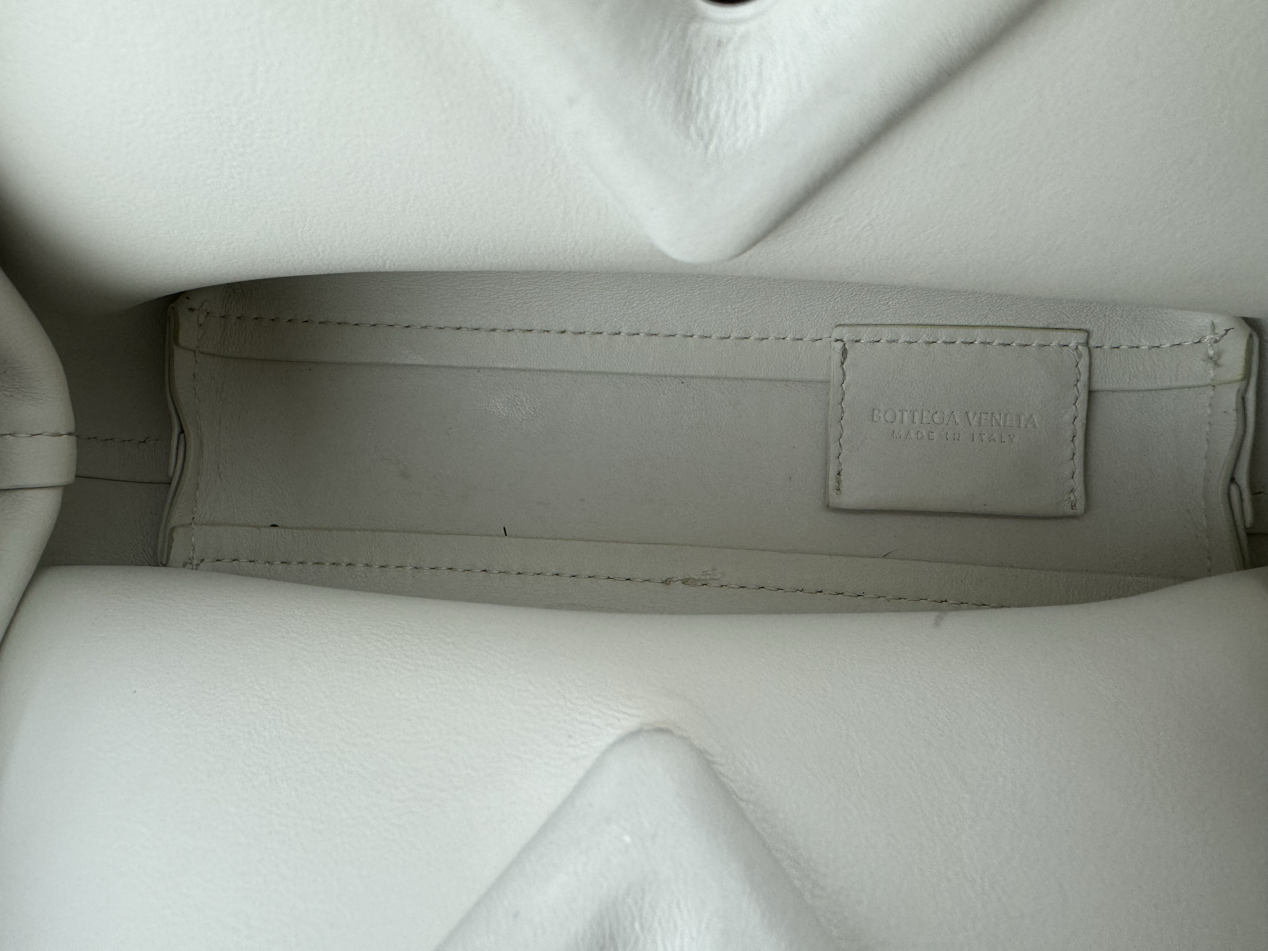 BOTTEGA VENETA THE POINT SMALL OMUZ ÇANTASI