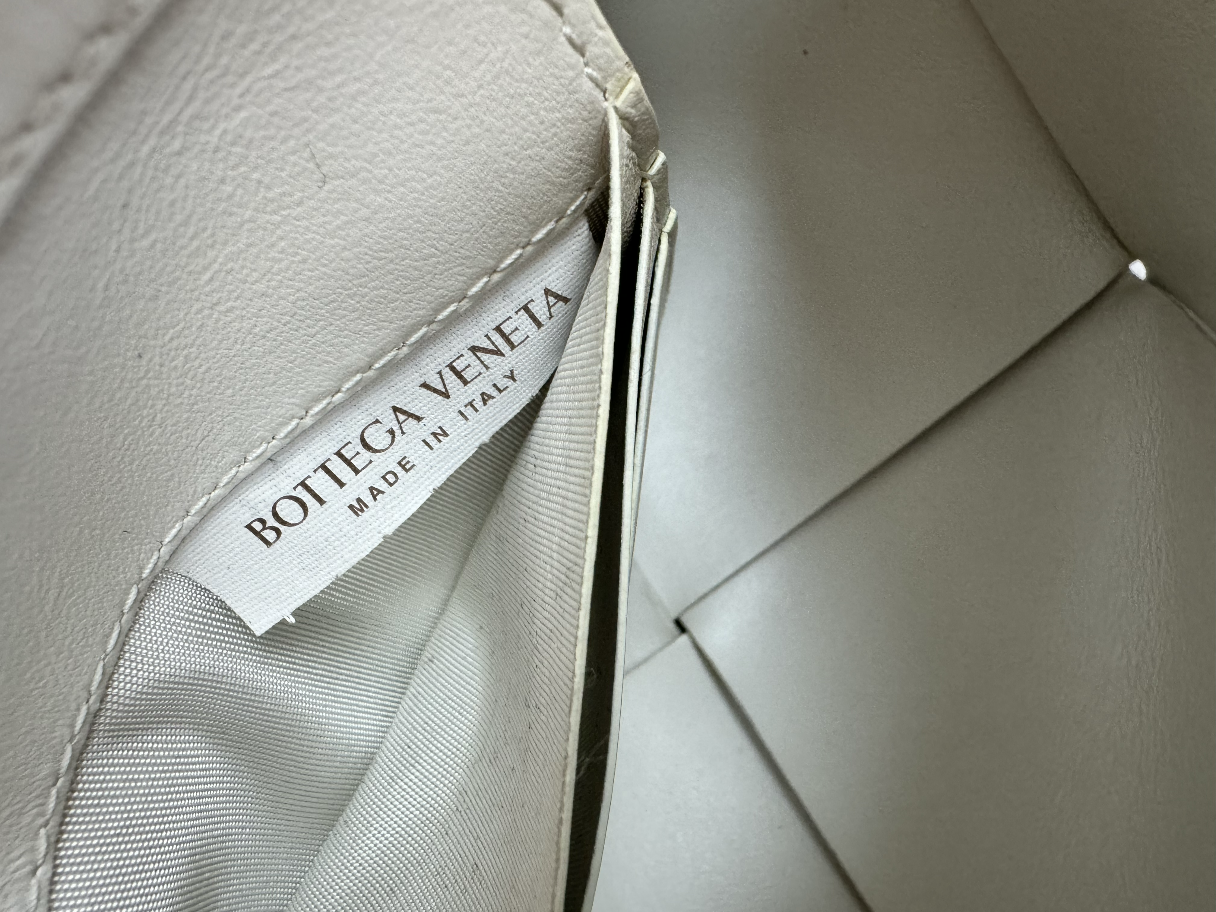 BOTTEGA VENETA WHITE CROSSBODY