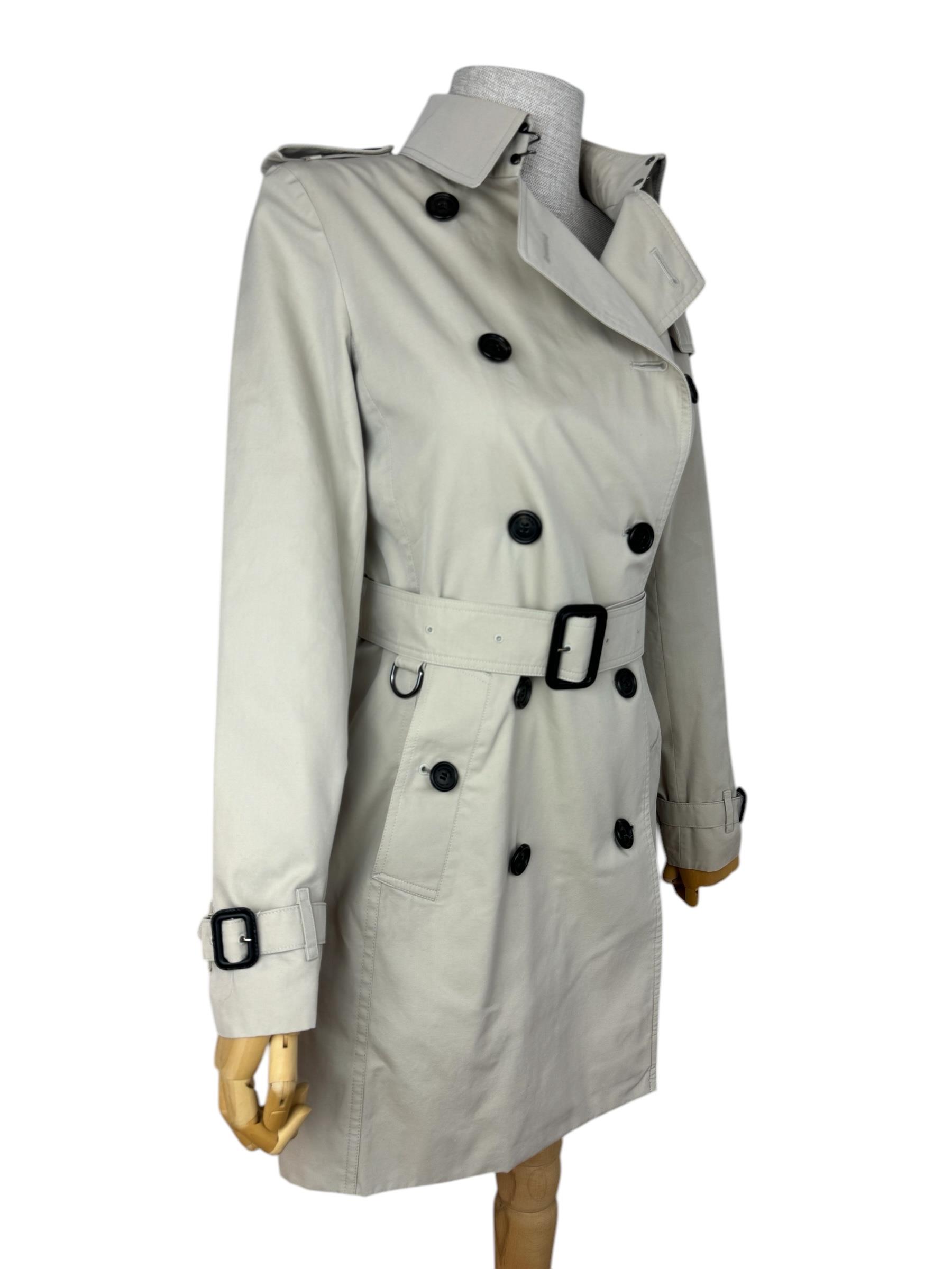 BURBERRY BEIGE TRENCH COAT