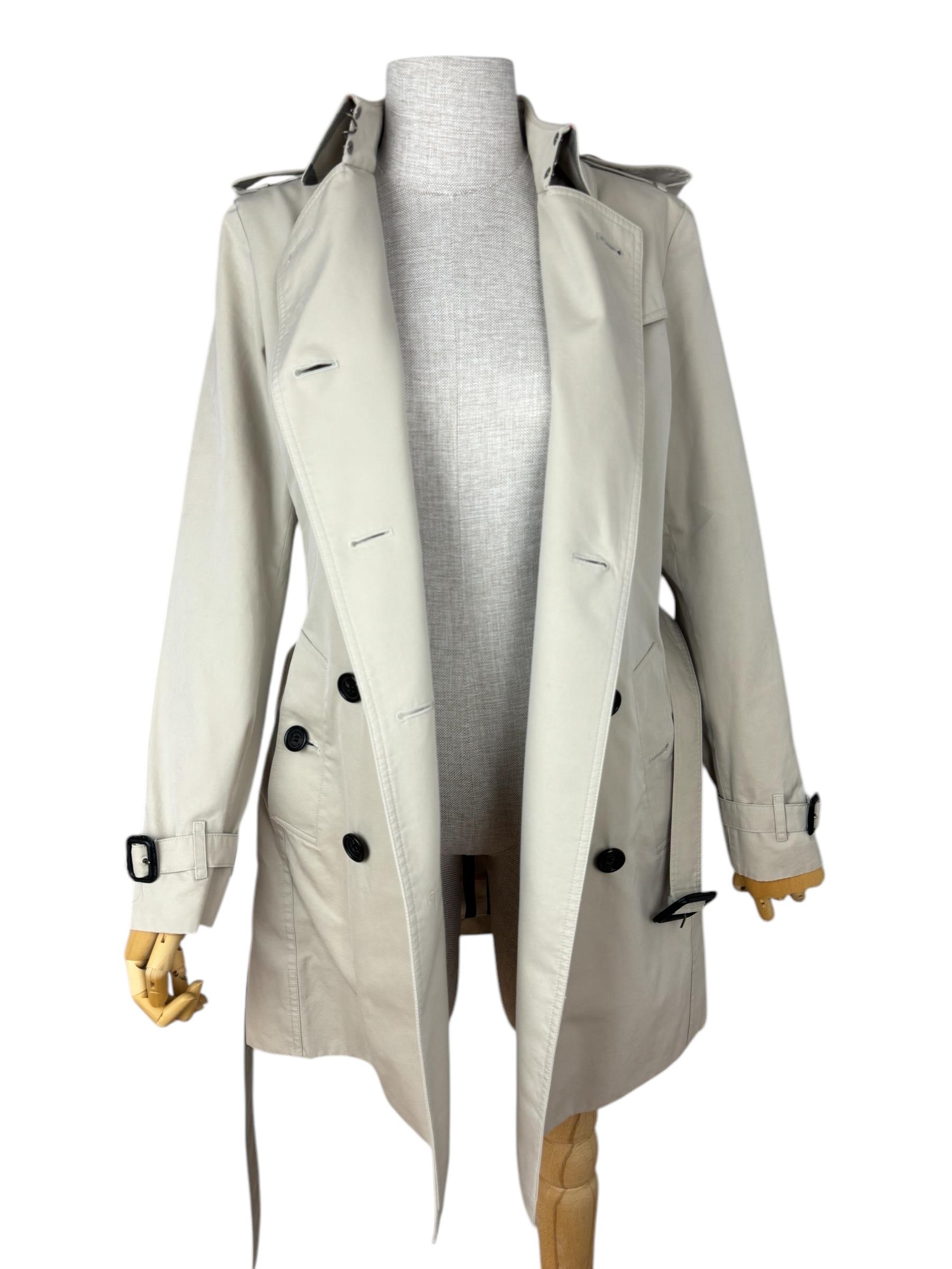 BURBERRY BEIGE TRENCH COAT