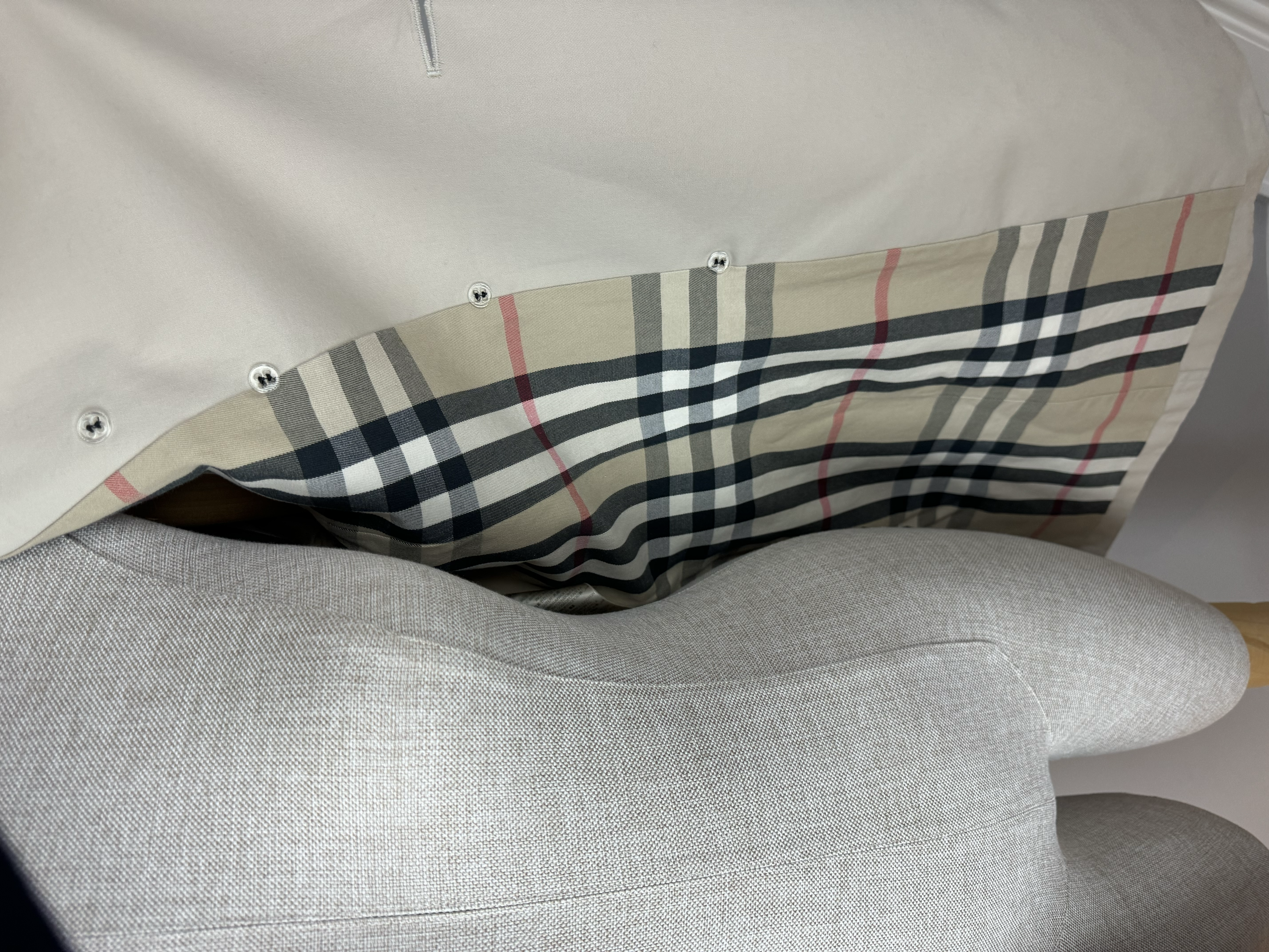 BURBERRY BEIGE TRENCH COAT