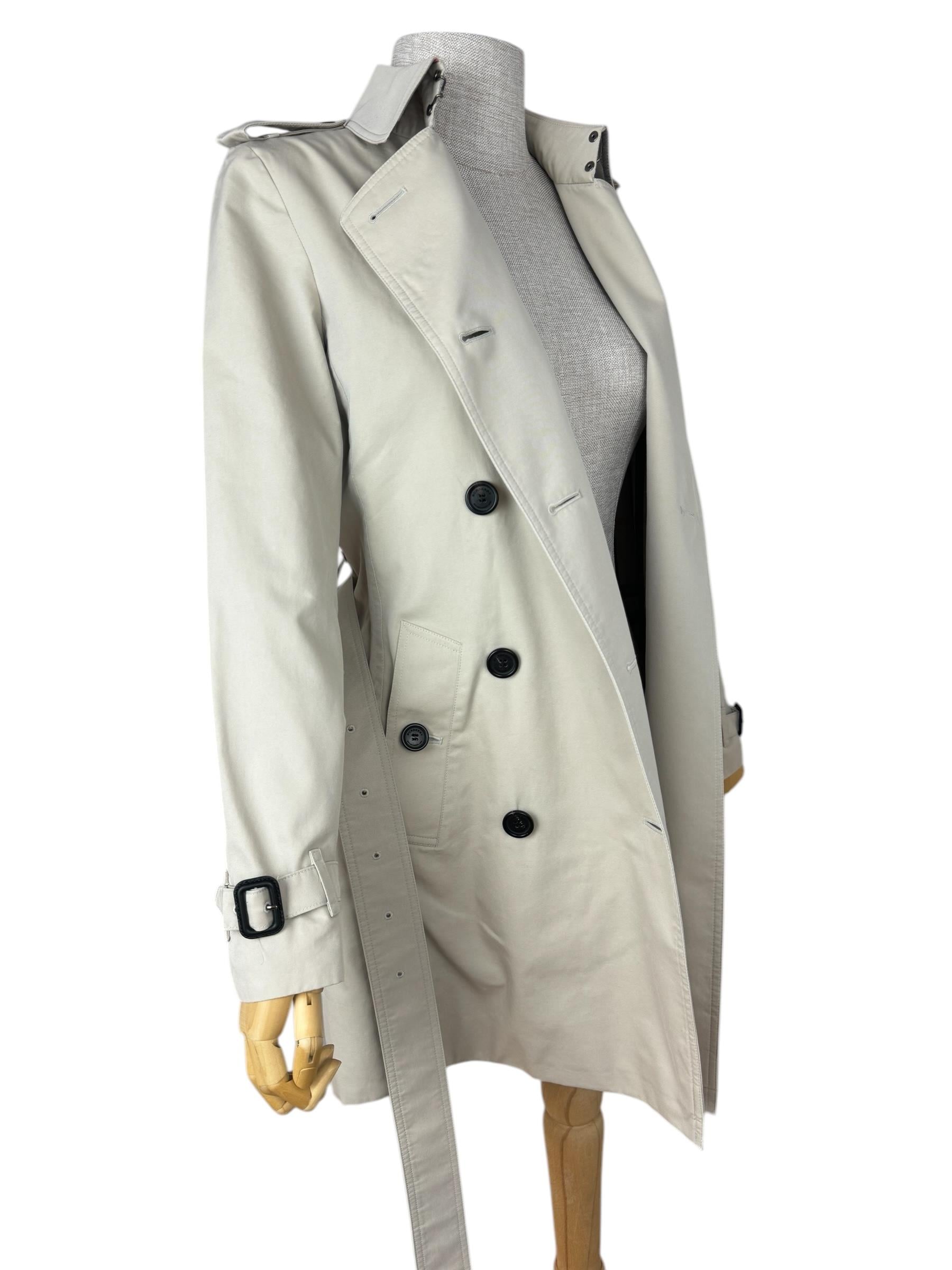 BURBERRY BEIGE TRENCH COAT