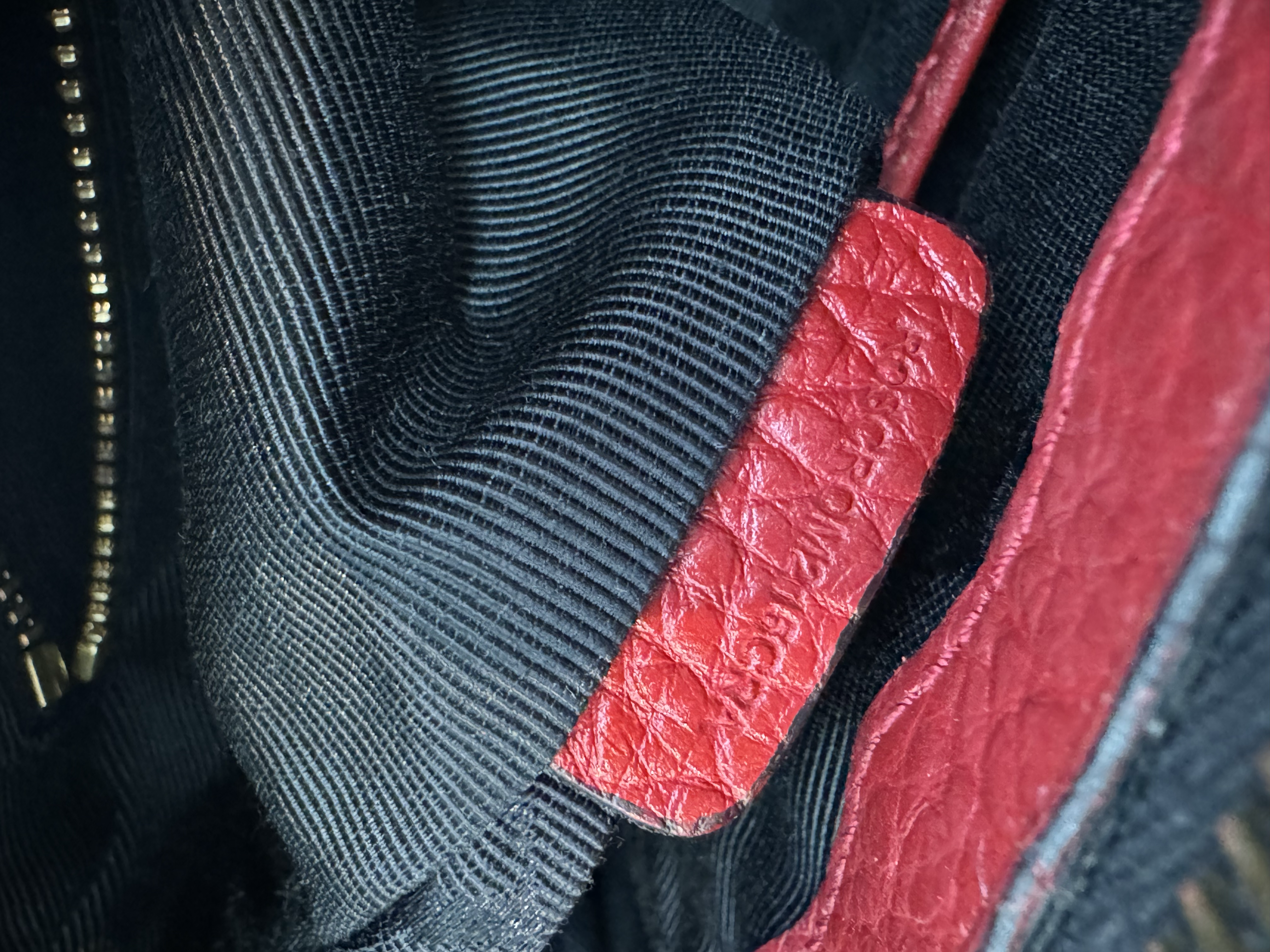 BURBERRY LEATHER TOTE BAG