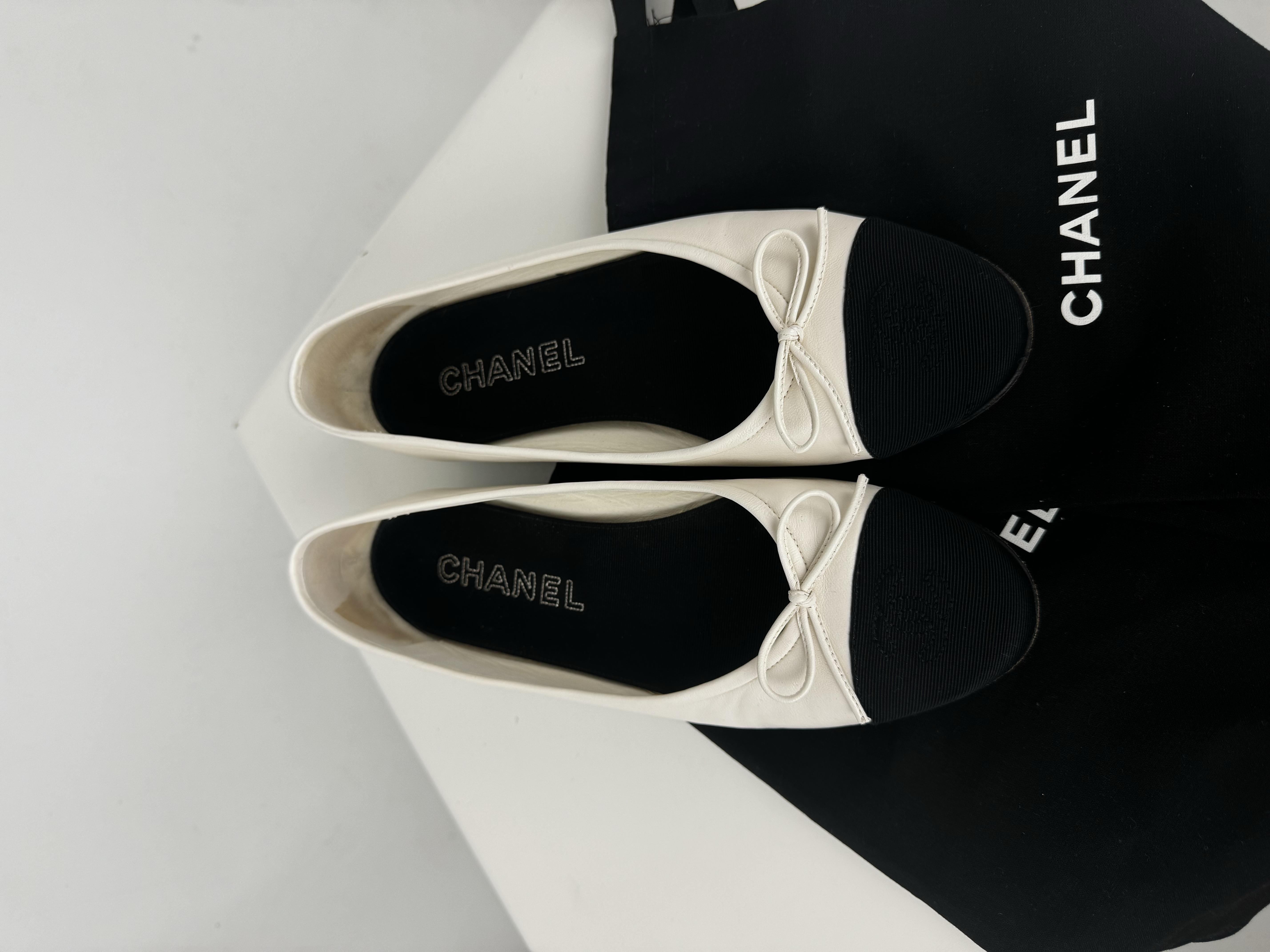 CHANEL 2017 WHITE BALLERINAS FLAT