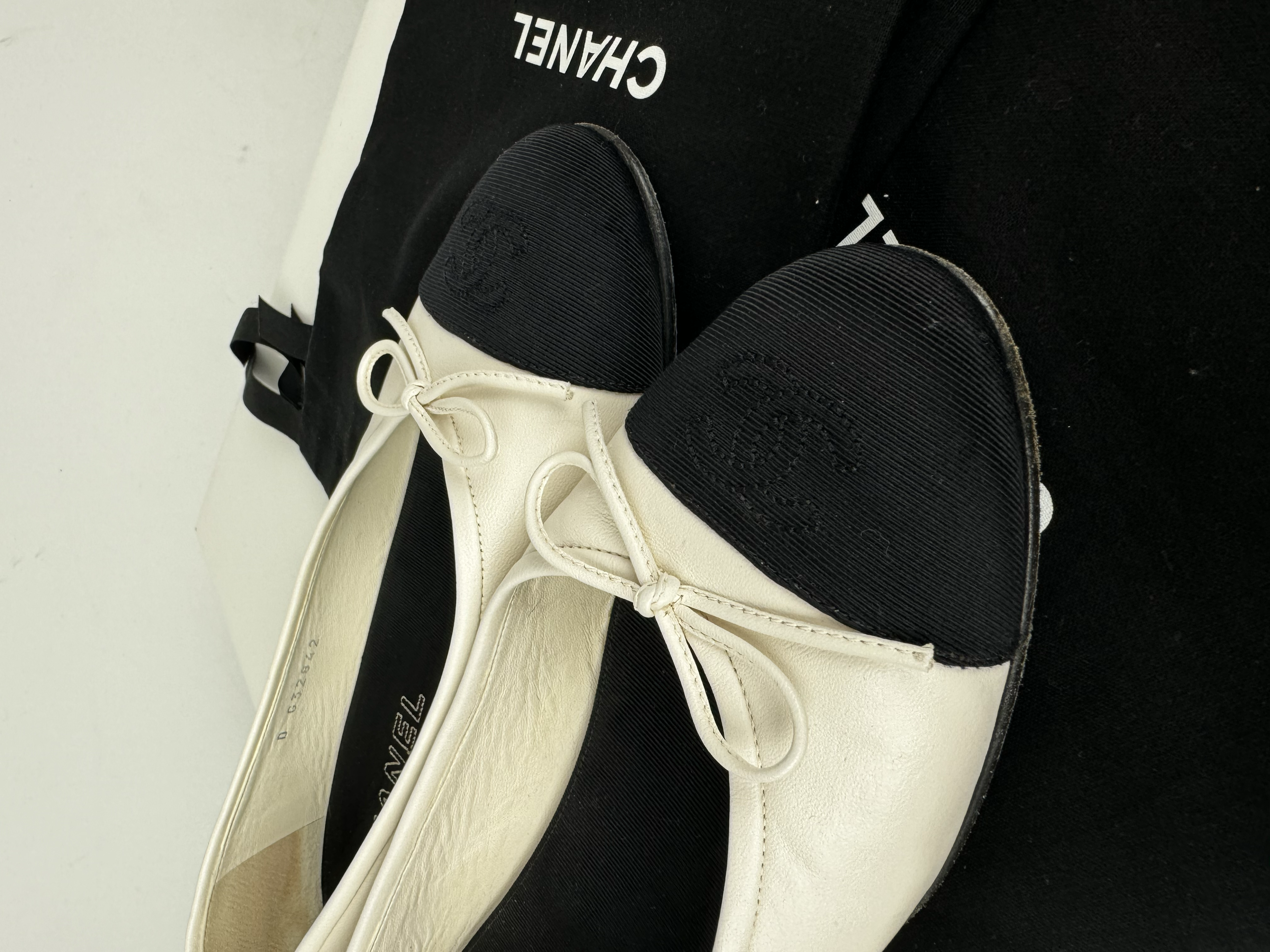 CHANEL 2017 WHITE BALLERINAS FLAT