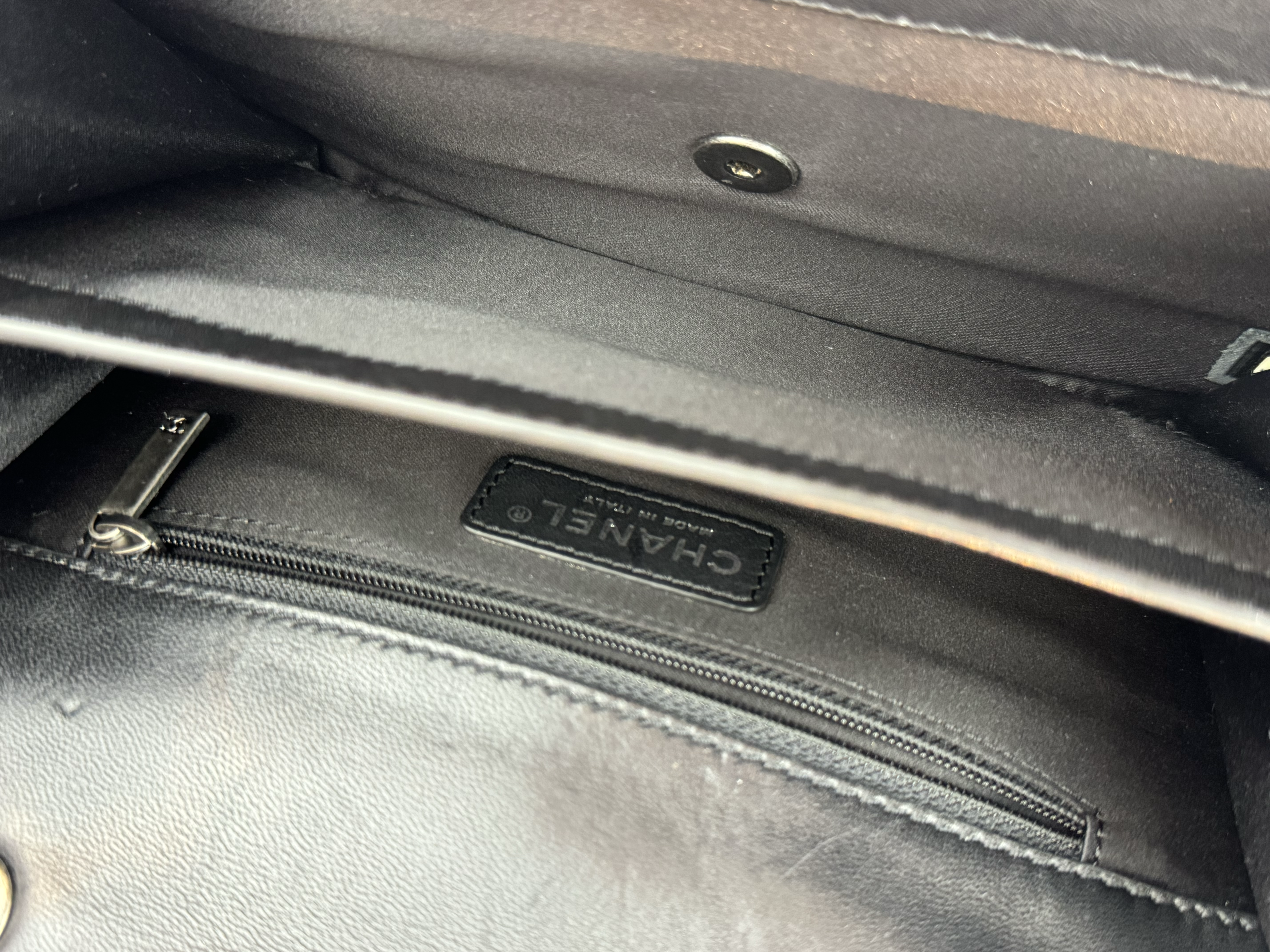 CHANEL BLACK QUILTED LEATHER BAG