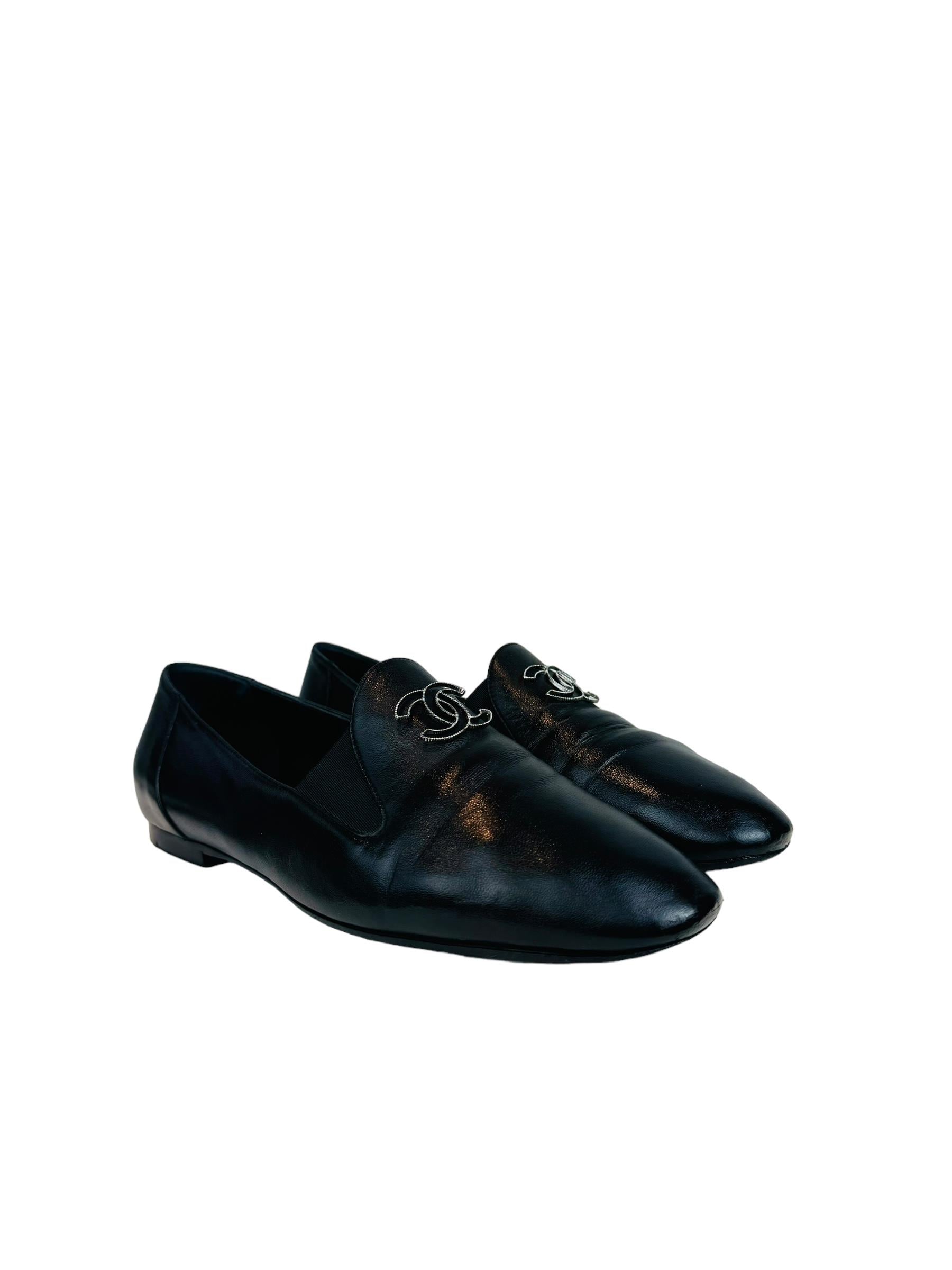 CHANEL CC LOGO LOAFER