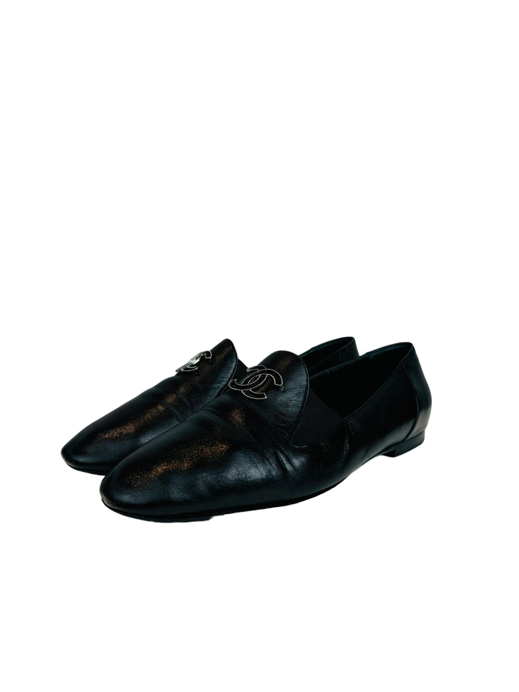 CHANEL CC LOGO LOAFER
