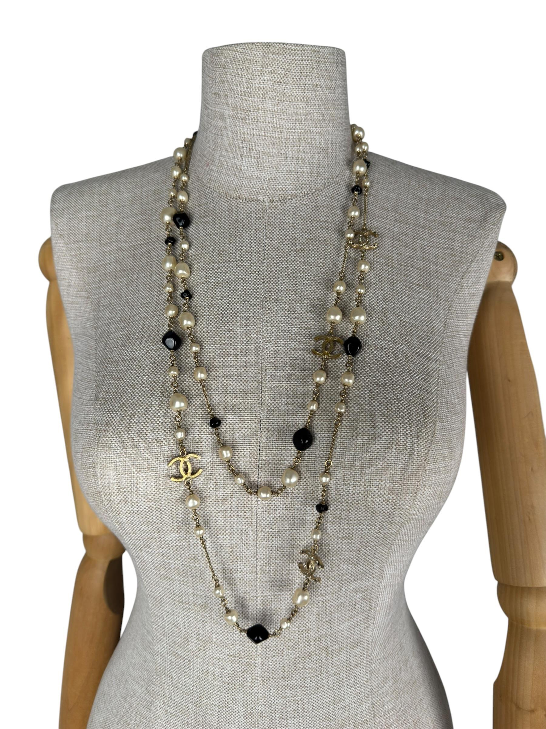 CHANEL CC LOGO PEARL NECKLACE