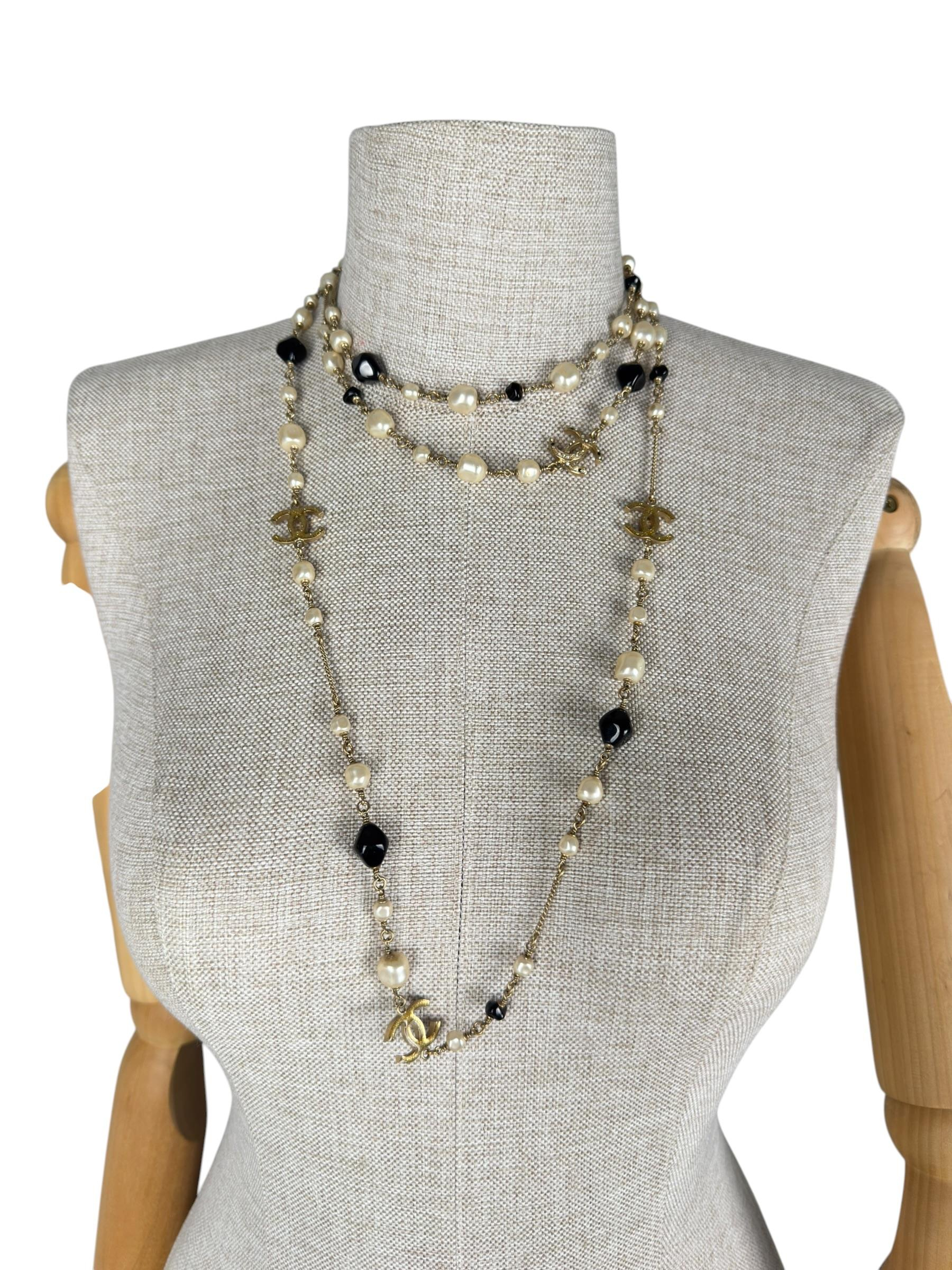 CHANEL CC LOGO PEARL NECKLACE