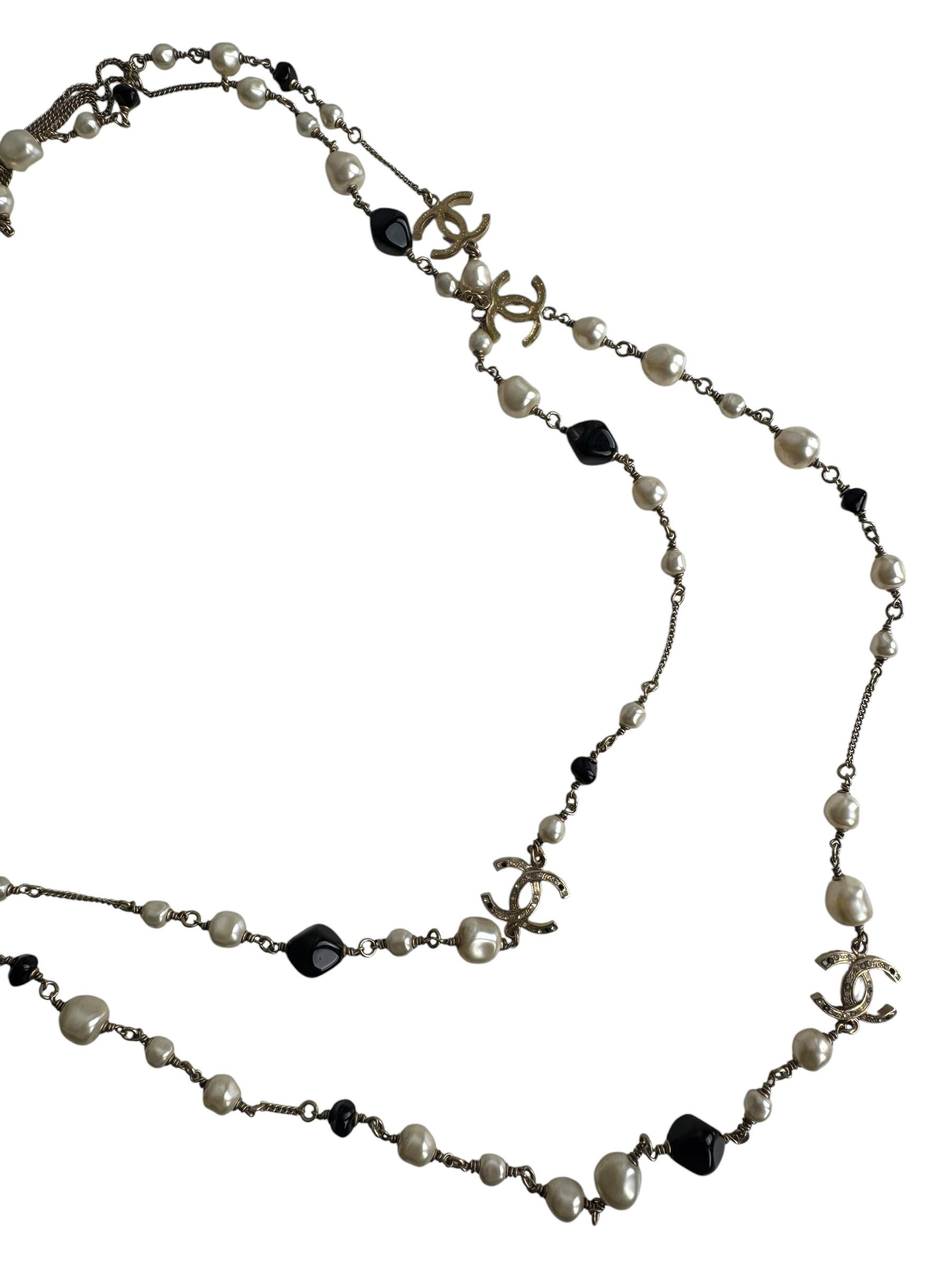 CHANEL CC LOGO PEARL NECKLACE