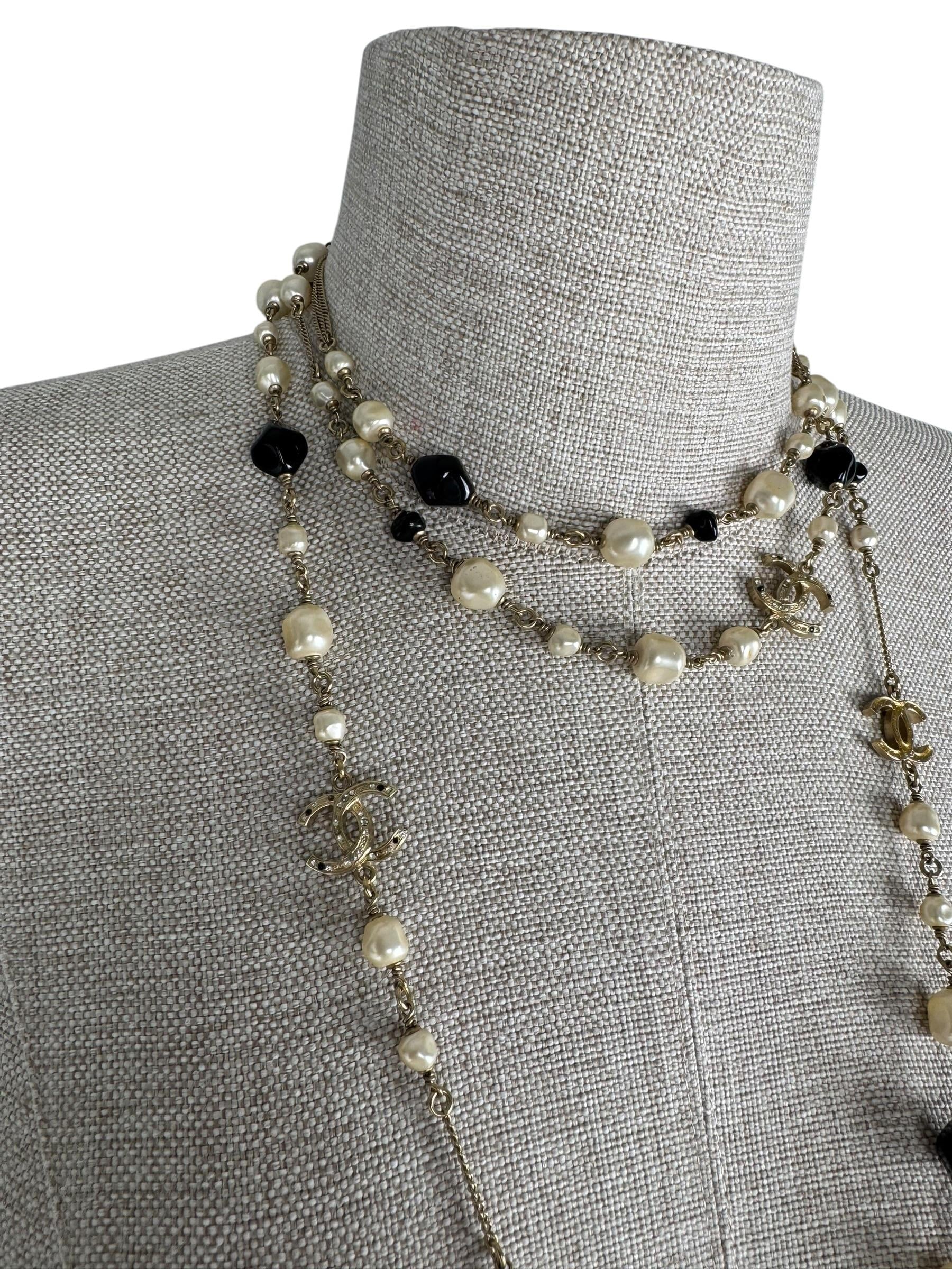 CHANEL CC LOGO PEARL NECKLACE