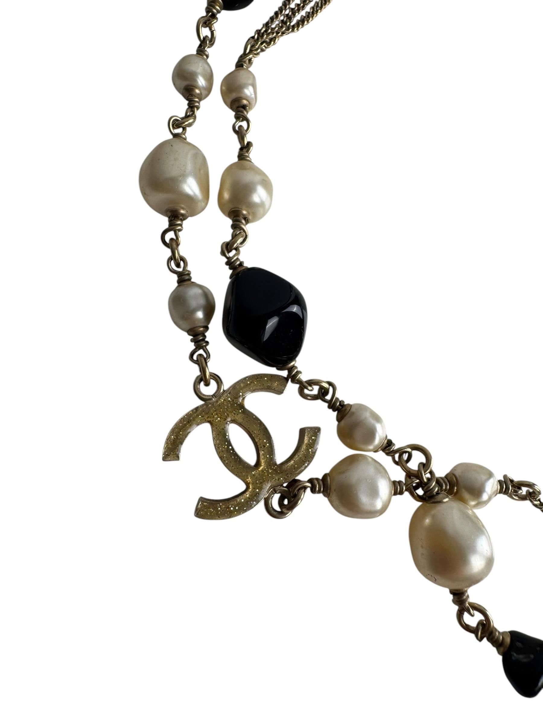 CHANEL CC LOGO PEARL NECKLACE