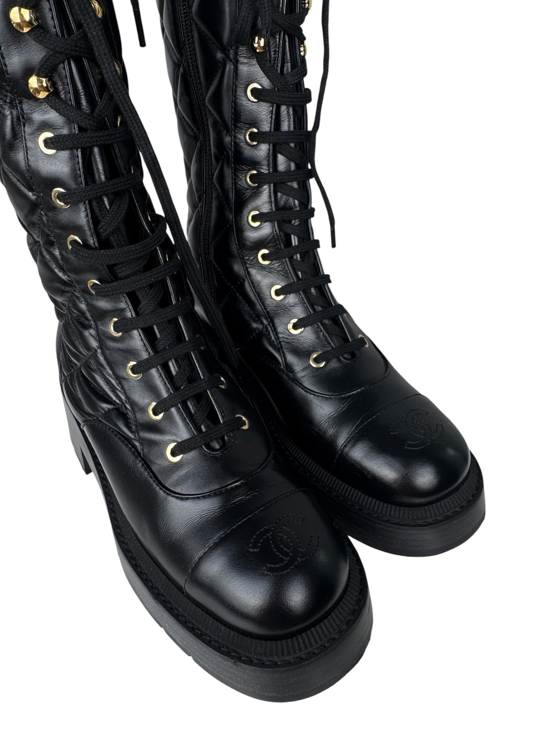 CHANEL CC LOGO QUILTED LEATHER BOOTS