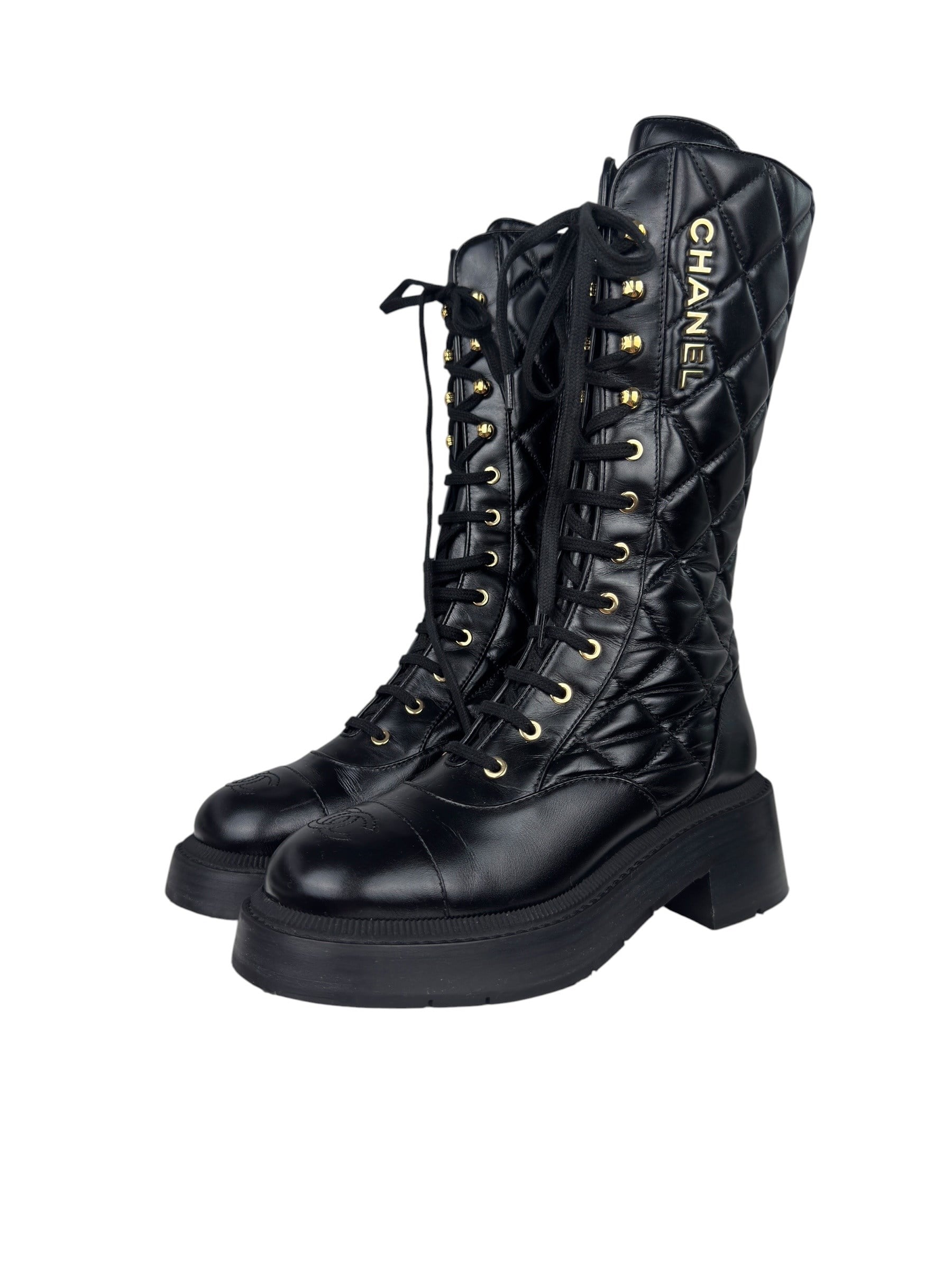 CHANEL CC LOGO QUILTED LEATHER BOOTS
