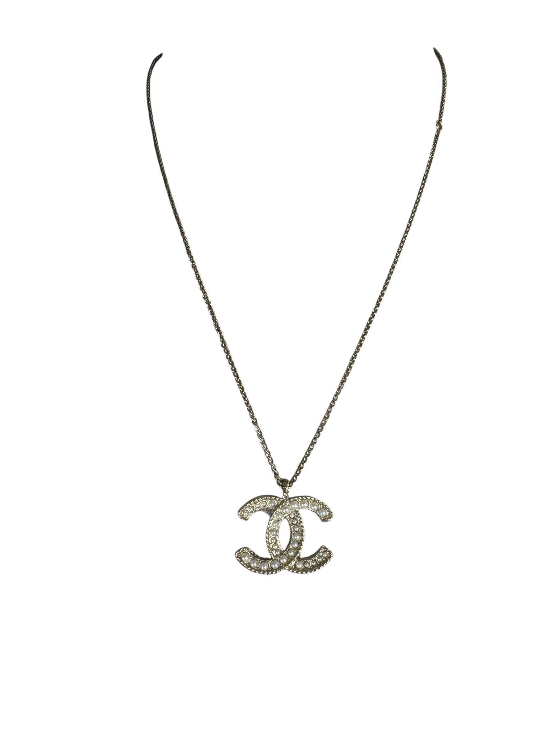 CHANEL CC  PEARL NECKLACE