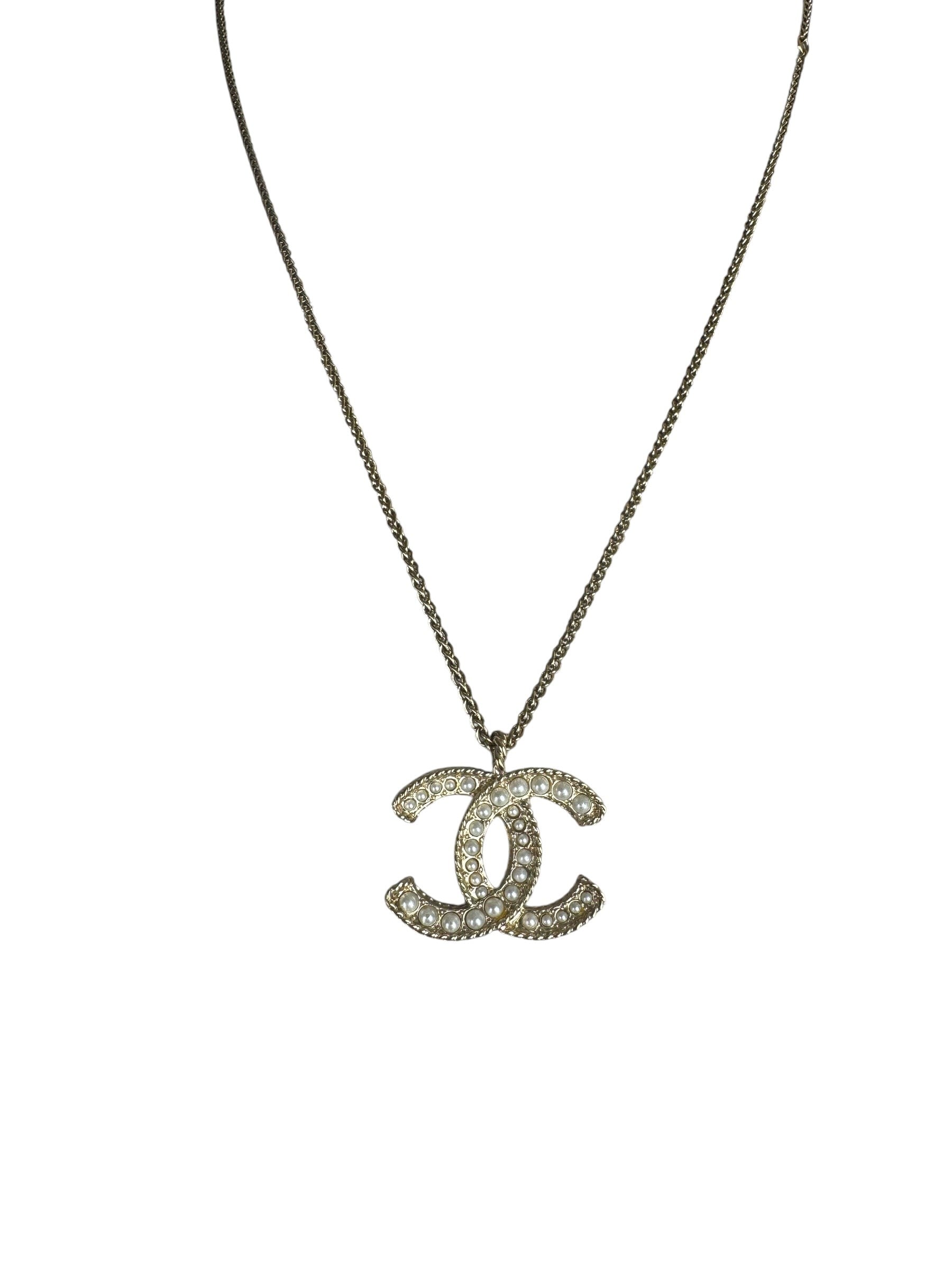 CHANEL CC  PEARL NECKLACE