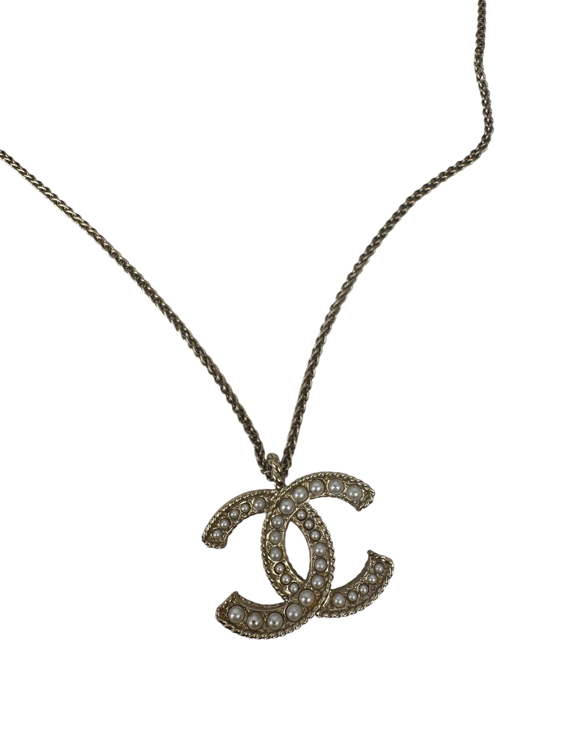 CHANEL CC  PEARL NECKLACE