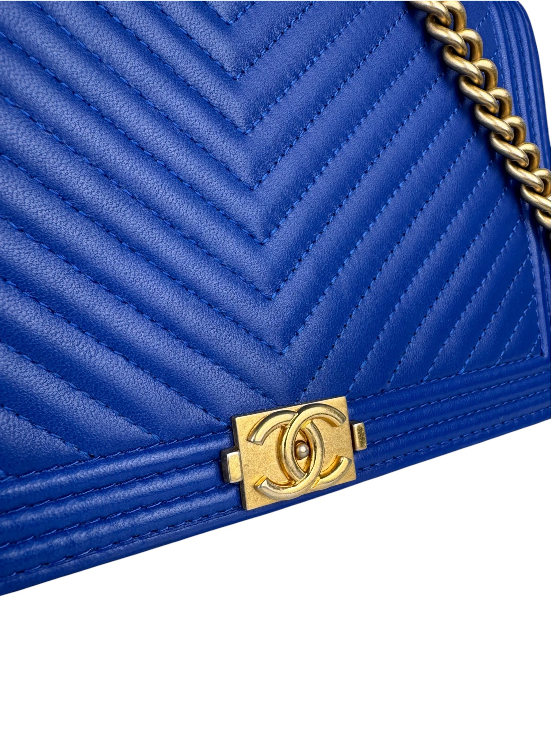 CHANEL NAVY CHEVRON WALLET ON CHAIN BAG