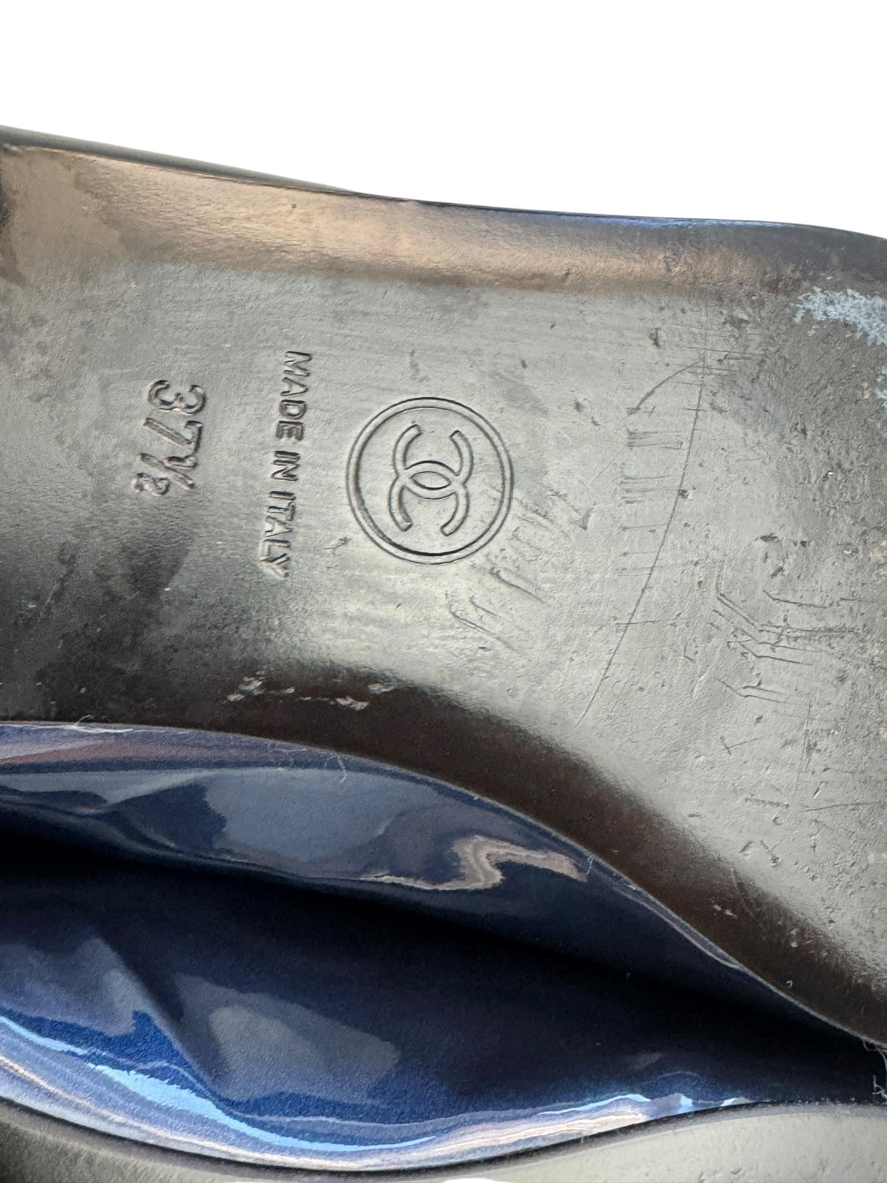 CHANEL NAVY PATENT LEATHER BALLET FLATS