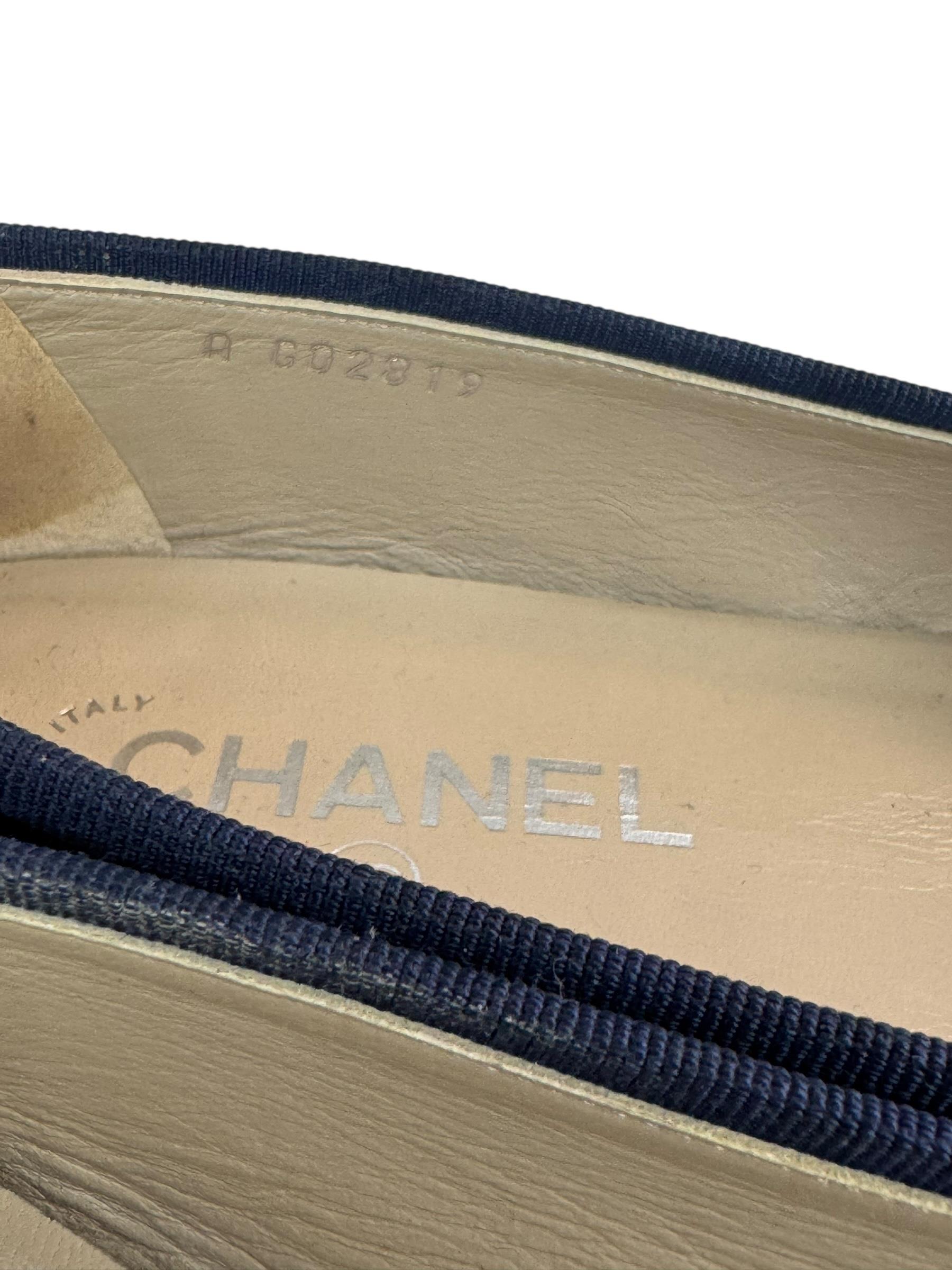 CHANEL NAVY PATENT LEATHER BALLET FLATS