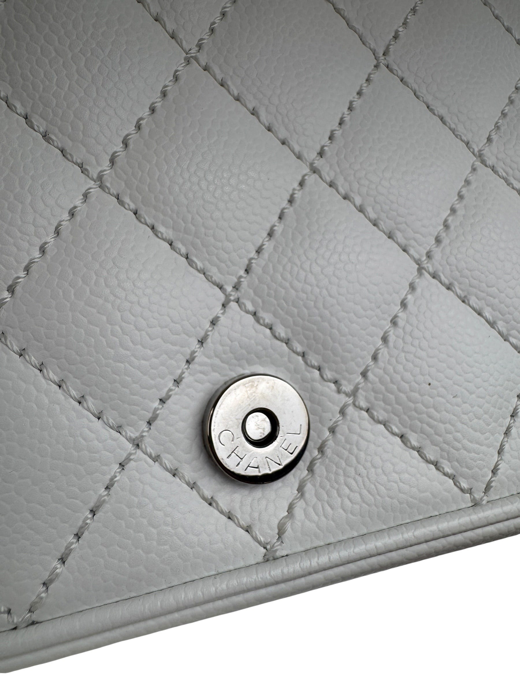CHANEL WHITE CC LOGO QUILTED LEATHER  SHOULDER BAG