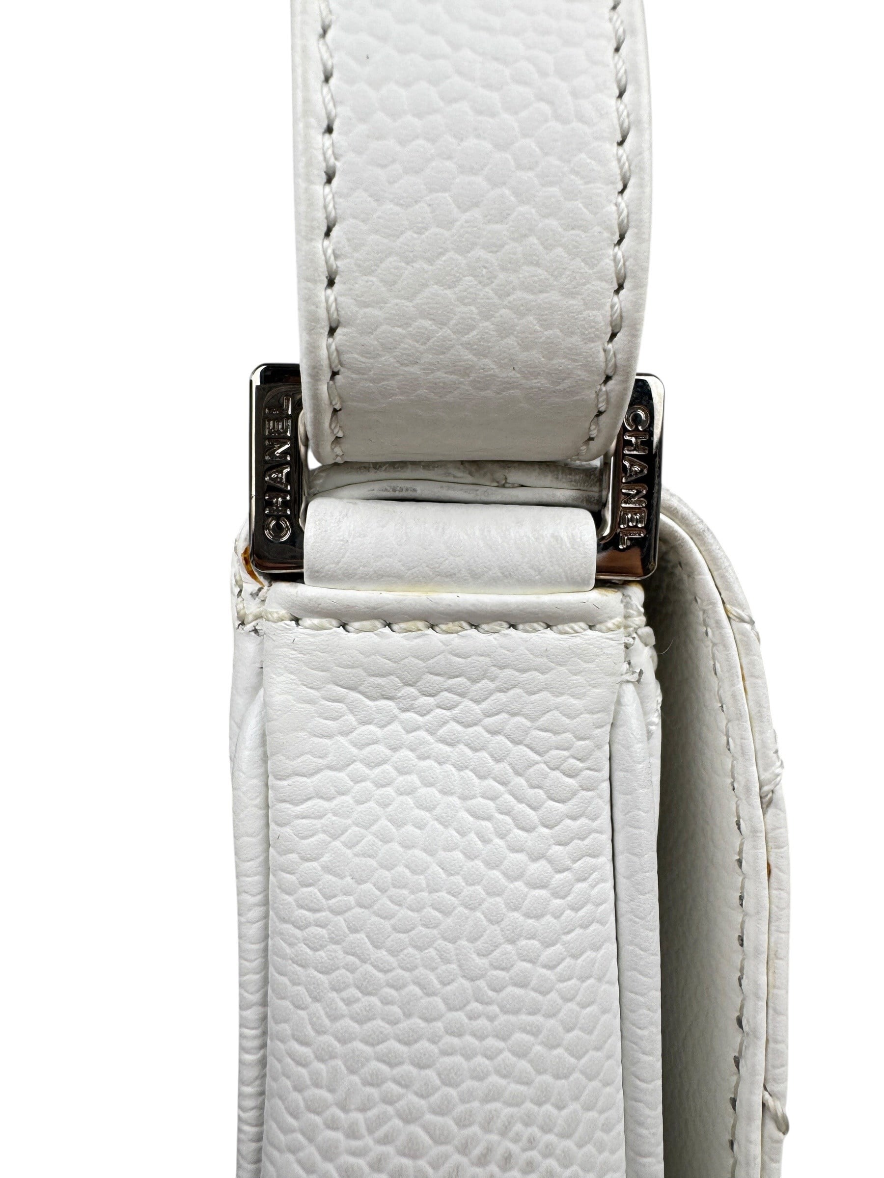 CHANEL WHITE CC LOGO QUILTED LEATHER  SHOULDER BAG
