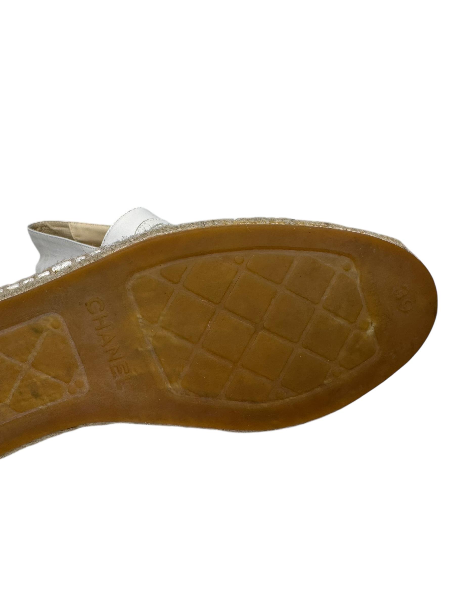 CHANEL WHITE LEATHER ESPADRILLES