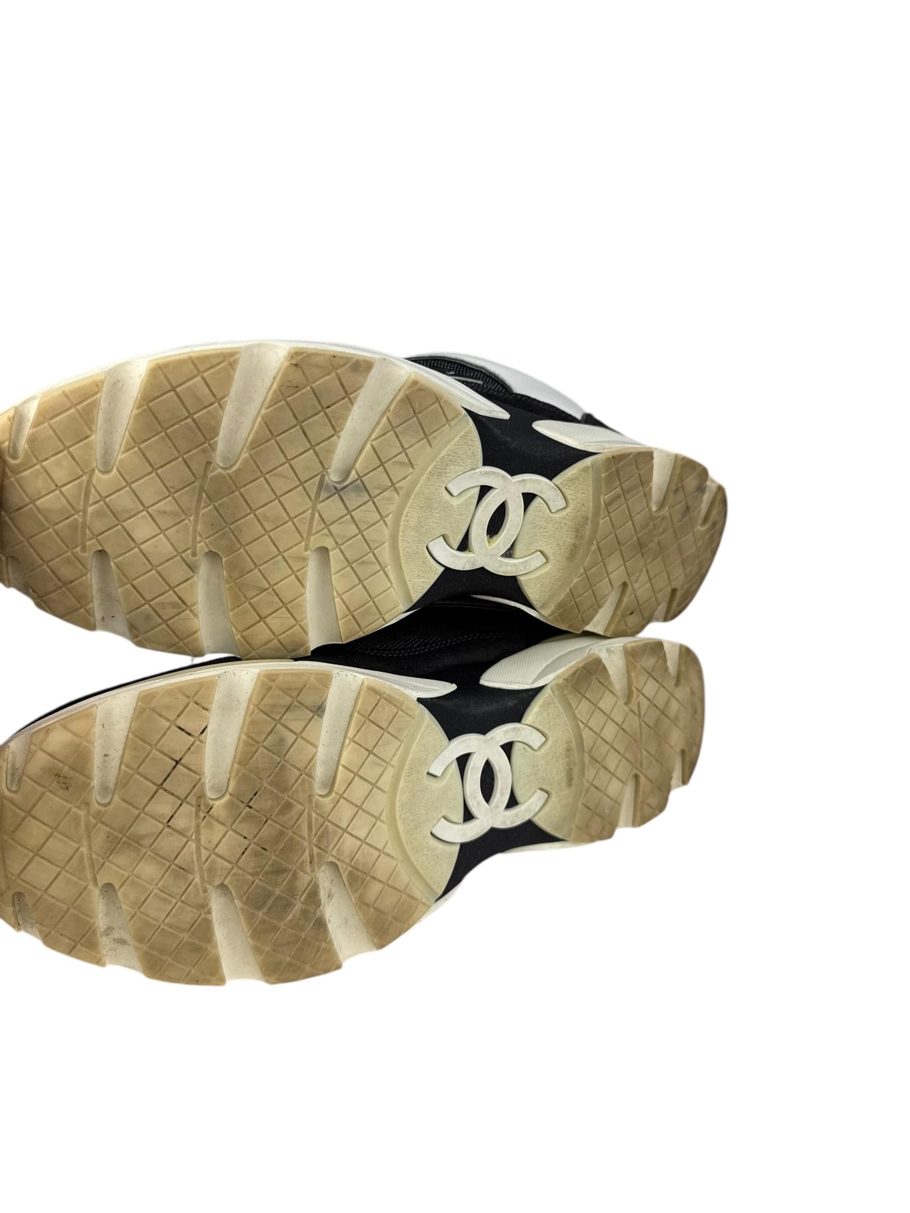 CHANEL WHITE NAVY DENIM CC CRUISE SNEAKERS