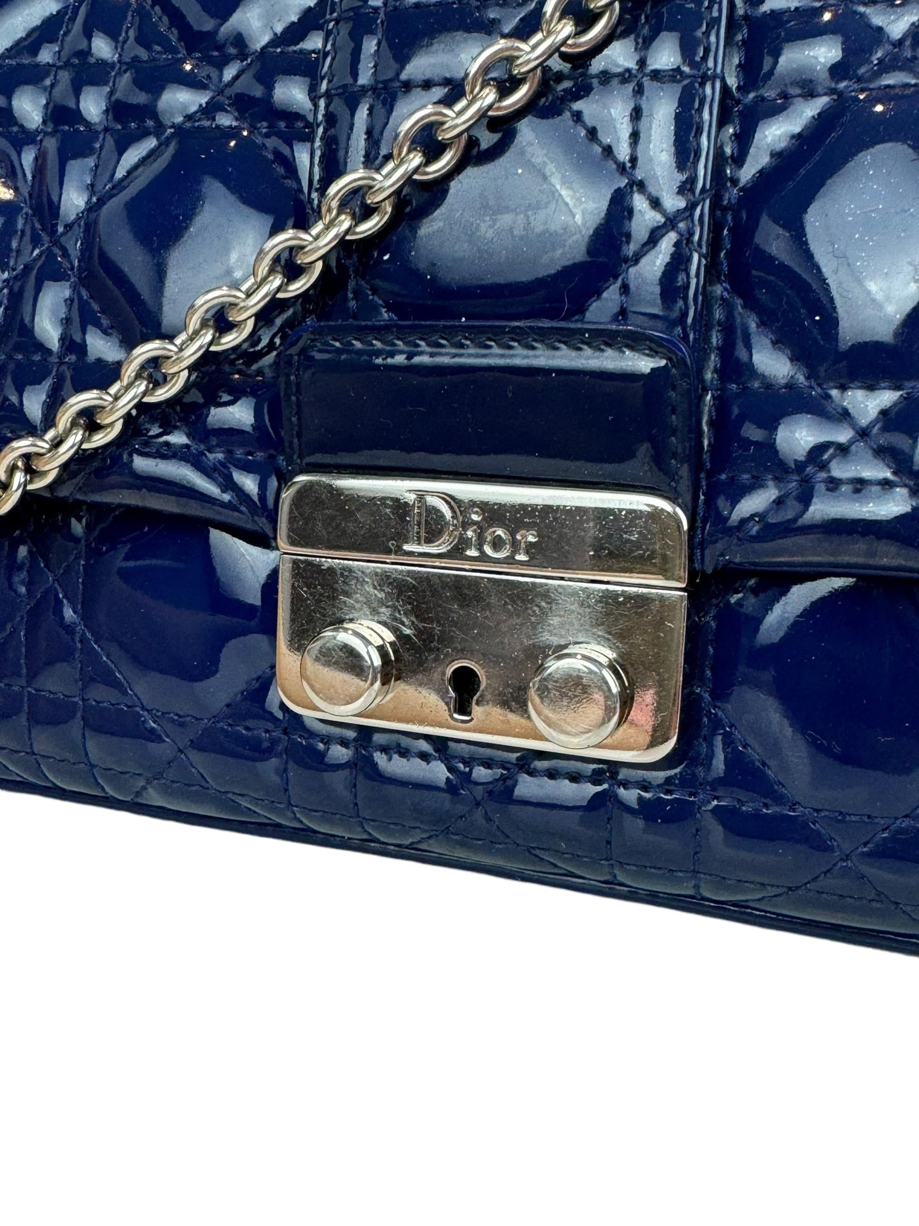 CHRISTIAN DIOR PATENT LEATHER CANNAGE ASKILI OMUZ ÇANTASI